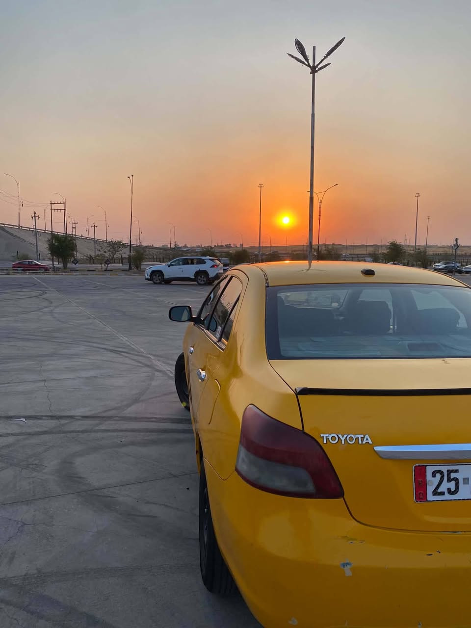 سلام عليكم يارس موديل 2008للبيع سياره مال رزق بي 3قطع بيه بيع مستعجل كير عادي محرك كبير جديد بل باكيت مابي نقص سعره 58 للتواصل *********** موجود واتساب مكان السياره كركوك شوراو

