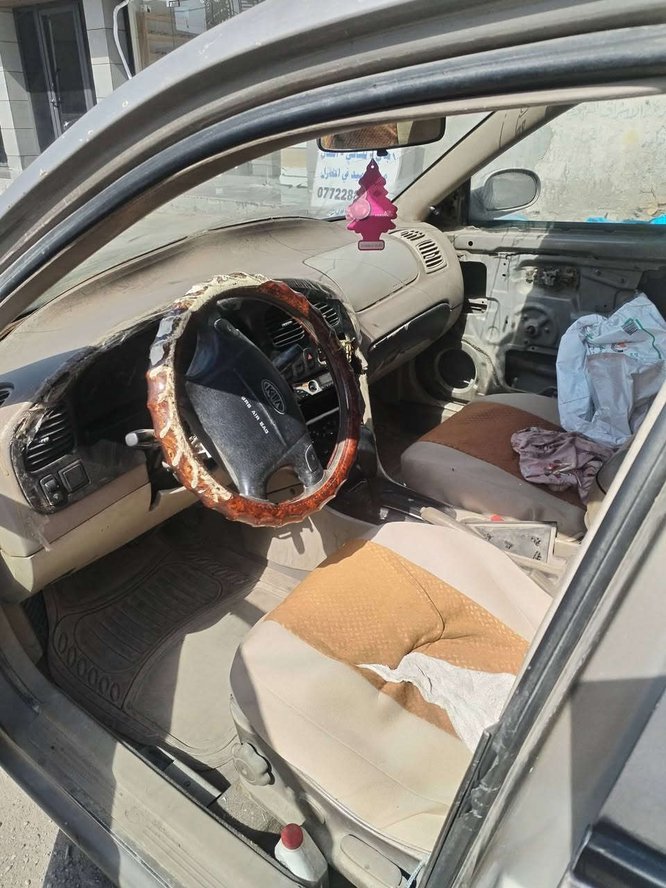 السلام عليكم
سيفيا للبيع موديل ٢٠٠١

ابيع ع حطته السياره شغاله وتمشي

السعر ١٨ ورقه

بغداد حي الجامعه

***********
