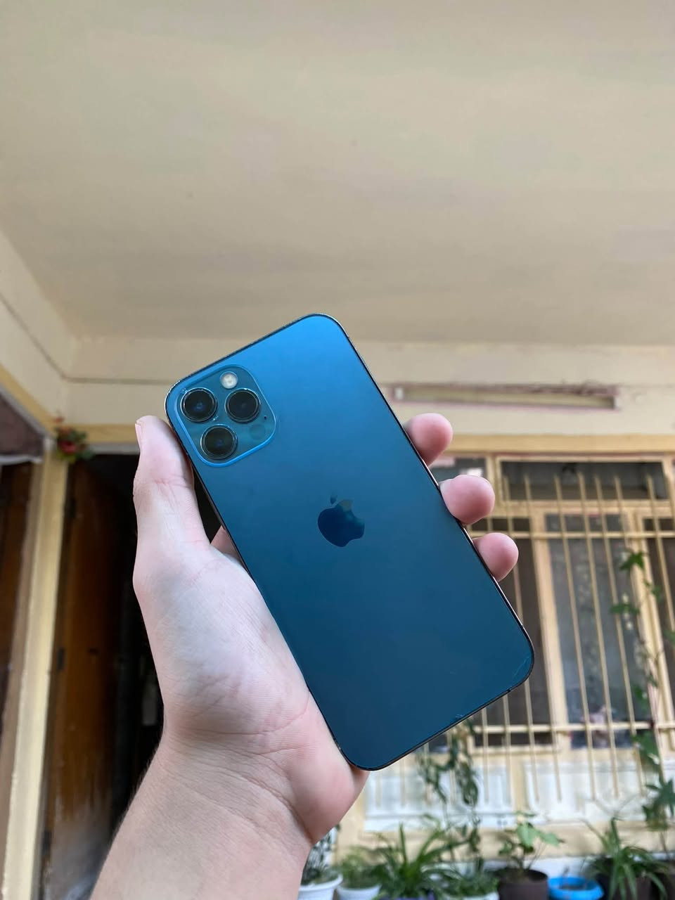 ايفون للـبيع ! 
12 pro 📍
ذاكره 256 العـملاقه 📍
بـطاريته ١٠٠ 💯 🔋
مسـتبدل كـامرة قـطعه اصليه من ابل 📍📍
مكـتوب اصـلية 
السعـر 375 وبي مجال 
للتواصل خاص او ع رقم 
***********
موقع حي تحـرير قرب جامع ال البيت 📍

