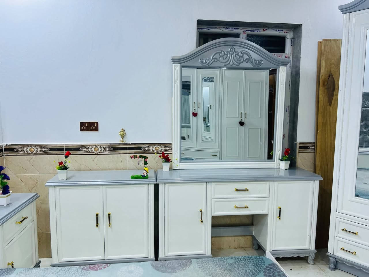 سلام عليكم توجد غرفه نوم صاج عراقي درجة أولى شقل احطاطه *********** واتساب
