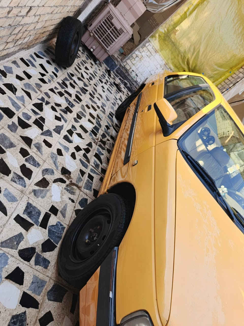 السلام عليكم بيجو  405 موديل 2012 شرط التحويل مكينه بيها لاستيك ولف بيها صرف قليل جاملغات امامي مبدلات أثر جراد بدون حادث والباقي مكفول من الضربه والتبديل تبريد ثلج مكاني بغداد حي اور السعر 28 رقمي ***********
