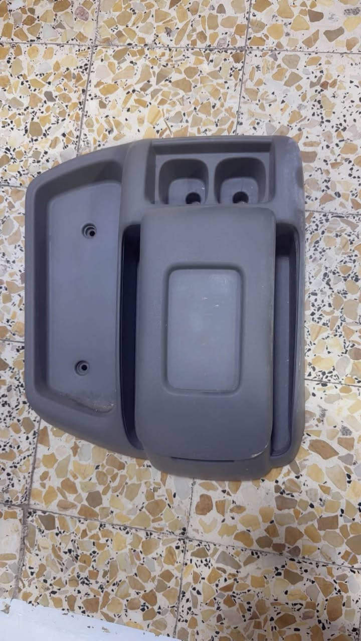 السلام عليكم  حافضه بين السايق والعبري العريضه كلش نضيفه السعر ٥٠الف قفل للستفسار ***********
