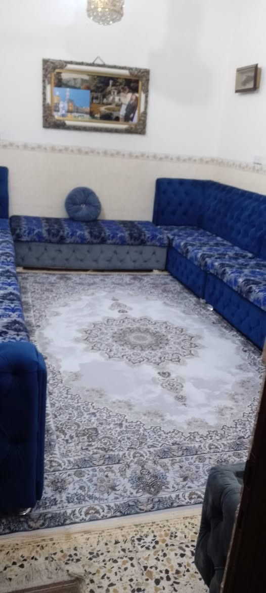 بيت للبيع ١٠٠ متر طابقين ركن ١٠*١٠ مكانه معملجي خلف مدارس العميد الفرع صب يحتوي الطابق الارضي على طارمة وصحيات خارجيه و مدخلين مدخل على الاستقبال و مدخل على الصاله وغرفة نوم سويت و مطبخ و صحيات ومنور
الطابق الثاني يحتوي على صاله واسعه و بلكونه على الشارع و صحيات و غرفتين نوم كل غرفة بيها مخزن صغير 
إضافة إلى درج للبيتونه و السطح سعر البيع ١٣٥ وبي مجال مكانه روعه الي يريد يجي من شارع مستشفى الأورام و الي يريد يجي من البزل المدفون هاي التفاصيل كامله و الي يرغب بفديو تصوير كامل للبيت خاص
للاستفسار الاتصال على الرقم ***********
