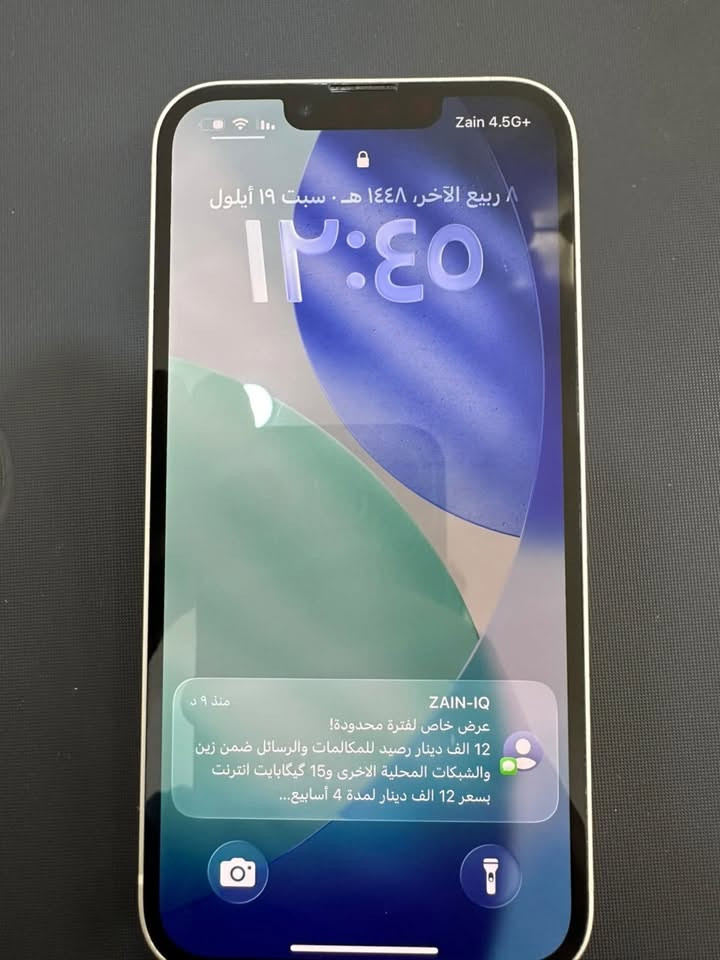 إليك المنشور النهائي والكامل، جاهز للنسخ والنشر مباشرة:
آيفون 13 عادي (iPhone 13) للبيع 📱✨
 * النسخة: شرق أوسط (رسمي) 🌍
 * اللون: أبيض (Starlight) 🤍
 * الذاكرة: 128 جيجابايت 💾
 * نسبة البطارية: 87% (بلادية) 🔋
 * حالة الجهاز: جهاز بلادي ونظيف جداً، يوجد شخط خفيف جداً بالشاشة لا يؤثر على الاستخدام نهائياً (ما يبين إلا بالتركيز القوي).
 * الملحقات: الكارتونة الأصلية متوفرة 📦
📍 المكان: كربلاء
💰 السعر: 450 ألف (وبيه مجال للطيبين)
📞 للتواصل: الخاص أو الاتصال على الرقم: ***********
