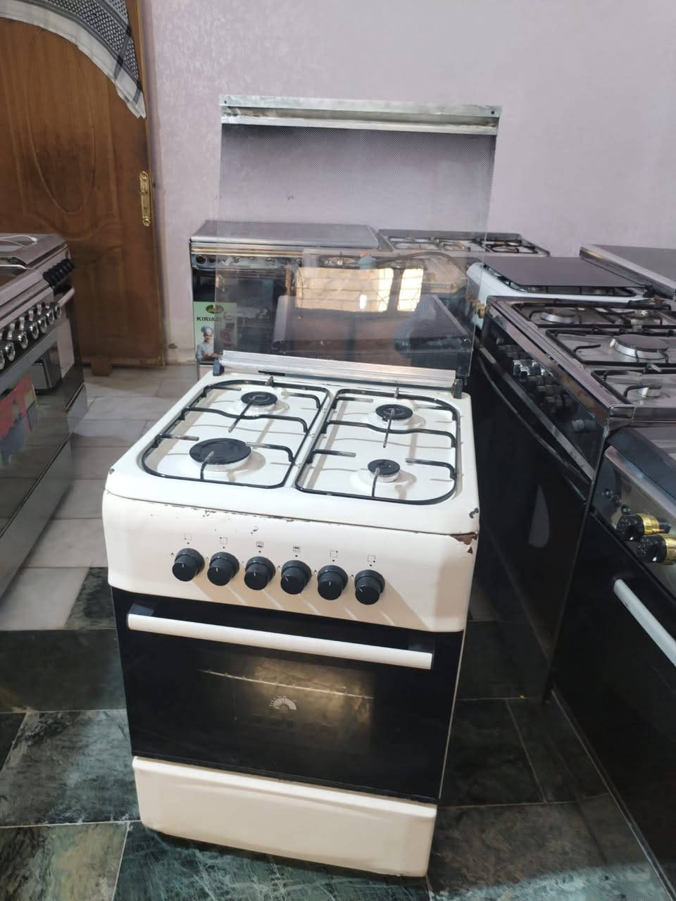 طباخ  اربع عيون و5اعيون .. مستخدم نظيف اخو الجديد.. للتواصل عالواتساب *********** غير متواجد عالفيس # شرط الفحص
