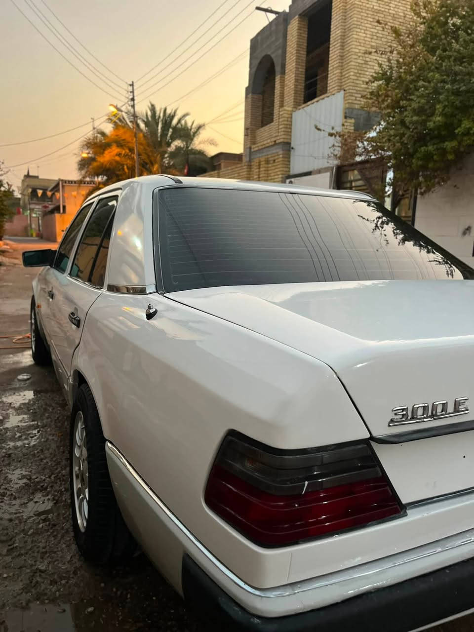 السلام عليكم
للبيع مارسيدس دب موديل 1991 بأسمي تحويل ثاني يوم   
السيارة جاهزه ما ناقصها شي حدادة تخم تاير تبريد ثلج كشنات جلد كهربائية غرفه كارتون مصبوغه عام جماليه فقط بدون خياس وقواعد دبل بلاد بدون تعمير مكينه بلاد جديدة وكير جديد السعر 70 وبيها مجال للاستفسار عبر الواتساب ***********  المكان البصرة قضاء القرنة
