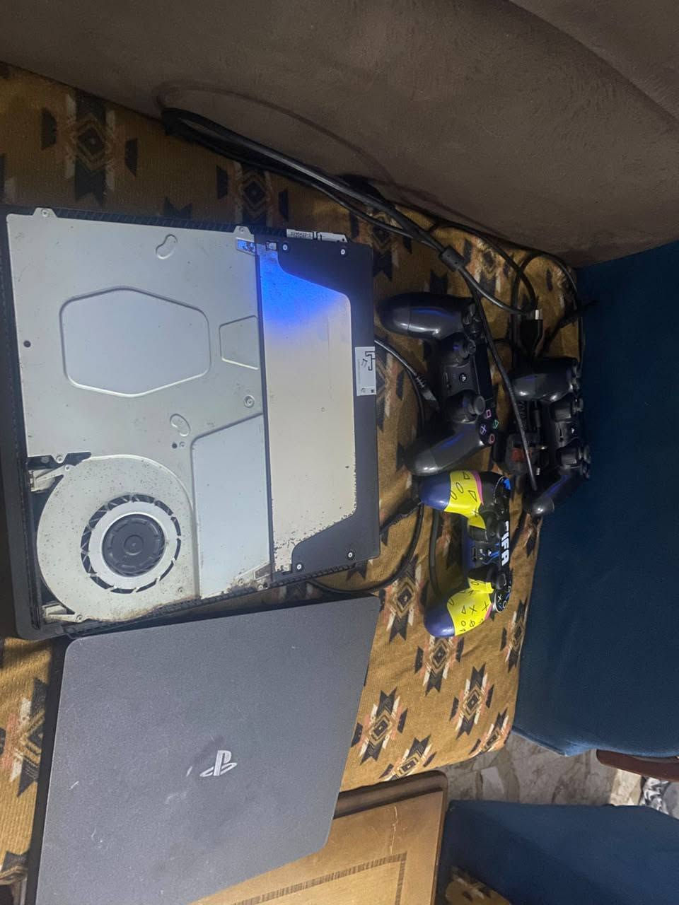 باي 4مهكر نظام 9 ذاكرة 500
البلي ما مفتوح لوك بي العبات الي موجودة بلفيدو 
الجوستكات 3وحدة تشتغل مابيه شي ثانية بس الاكس يتاخر والثالثةمرات  طفر من وحدة يعني اني منطيك وحدة نظيفةكامل ملحقاتة 
السعر 280قفل من الاخير العنوان بغداد ***********واتساب

