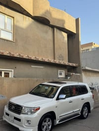 لاندكروزر GXR • ٢٠١٠ • فول مواصفات