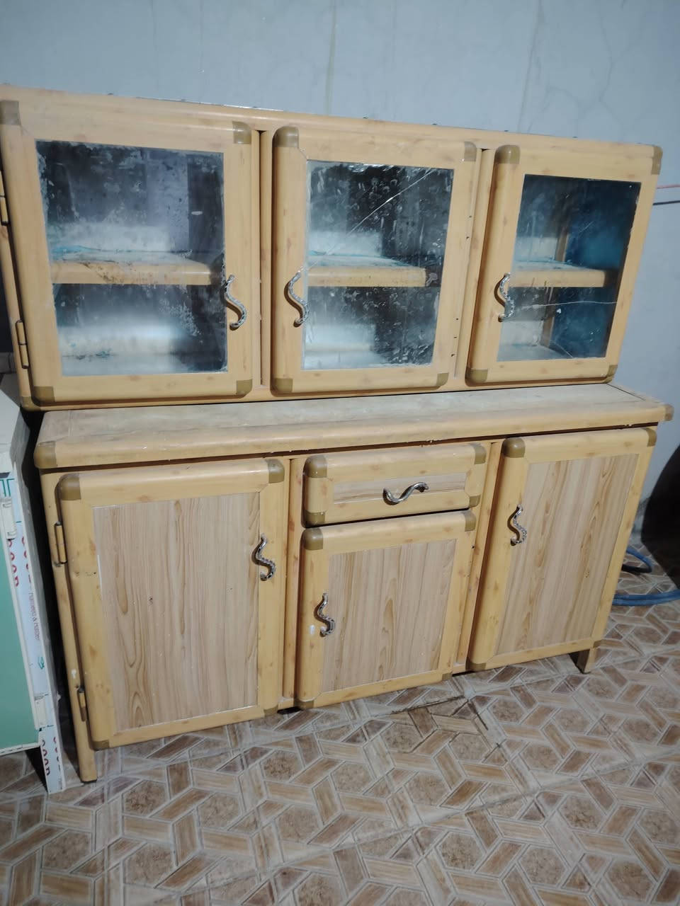 كاونتر ٣ قطع نضافته مثل مواضح بصوره سعرهن ١٧٥ مكاني كوفه شارع المعمل
