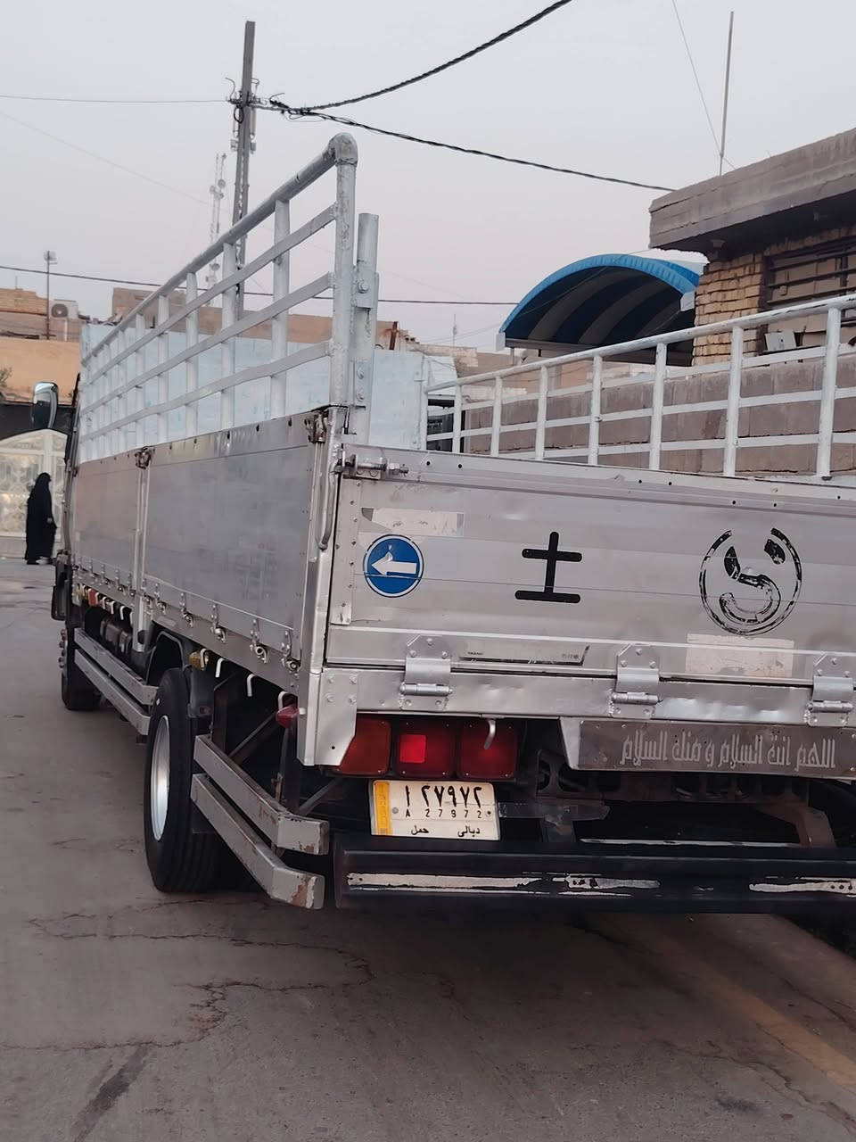 هينو طيره ٧٠ عادي جاهزه لعمل ٦وربع *********** تخم تاير سبرنكات اربعه دوشمه جديده
