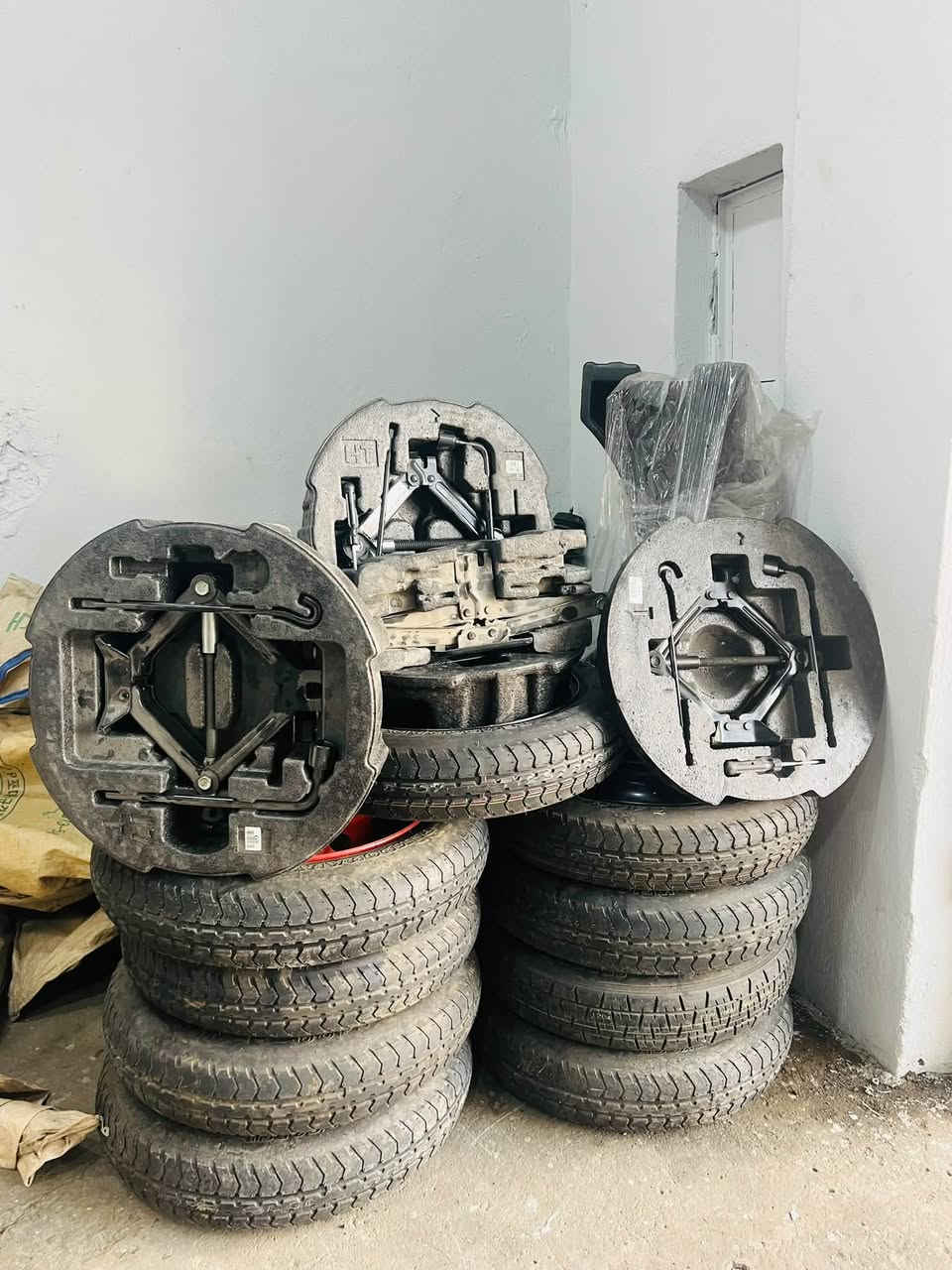 يوجد لدنيا فلينه صندوق مع ملحقاتها ب ٢٥ الف و يوجد جوكر ٢٥ الف 
شركة ماهر الحجار 
يوجد توصيل لجميع محافظات العراق 🚚 
للتواصل: ***********….. ‭***********‬
