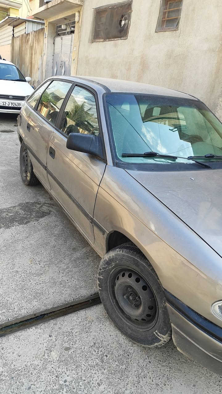 سلام عليكم للبيع اوبل استره موديل 92 كير ومحرك شرط رقم الماني سنويه الى 27 شرط التحويل سعر 33$ وبيها مجال مكان حي الزهراء ***********/***********
