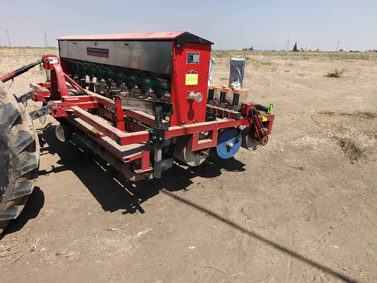 مەکینەی پیاز جاندن بۆ فڕۆشتن ***********

نص مكتوب في الصور:
- روزگار احمدمیران من
- ***********/***********
- پروژە پینە تخمە سەیدان هەللا ***********/***********