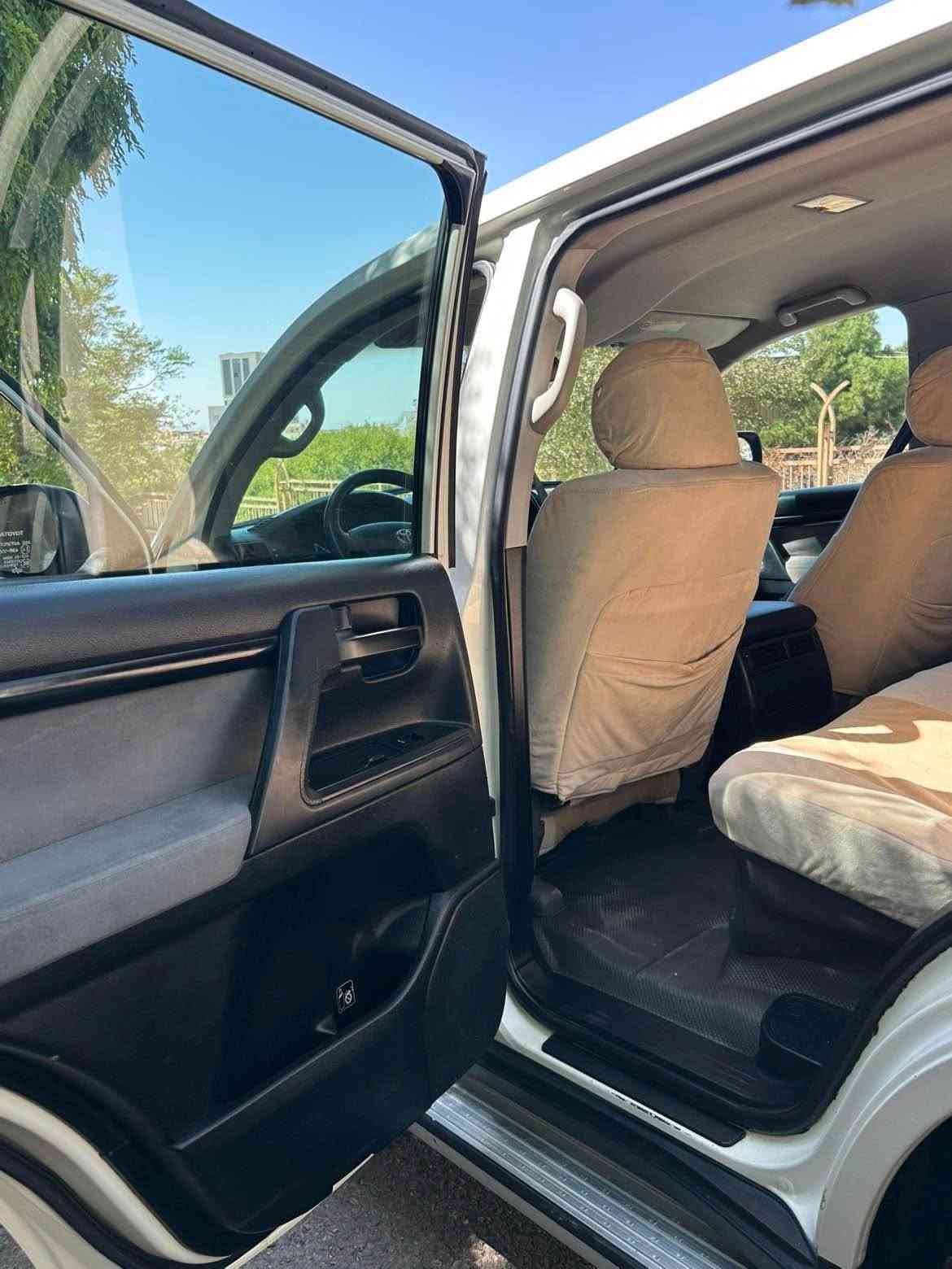Toyota Land Cruiser 2009 G9 245$ 
وەنەوشەی ٢٠٠٩ ی مواسەفات G سپی سەدەفی 
بەسمە و گێڕ ئۆتۆماتیک و هۆک و سەلاجەیە حاسەیە تەبرید مەرکەزی 
نرخ: ٢٤٥$ معامەلەیەکی کەم تەنها فرۆشتن گۆڕینەوە ناکەم 
٤ تایەی لۆکی لەژێرە 
ڕەسمی سۆنەری دانراوە 
گێڕ و مەکینەی بێ عەیبە 
سەنەوی و ژینگەی تازەیە تا ٢٠٣١ بەناوی خۆمانەوەیە 
سلێمانی - ناوشار
ژمارەی خاوەنی *********** السليمانية, العراق
