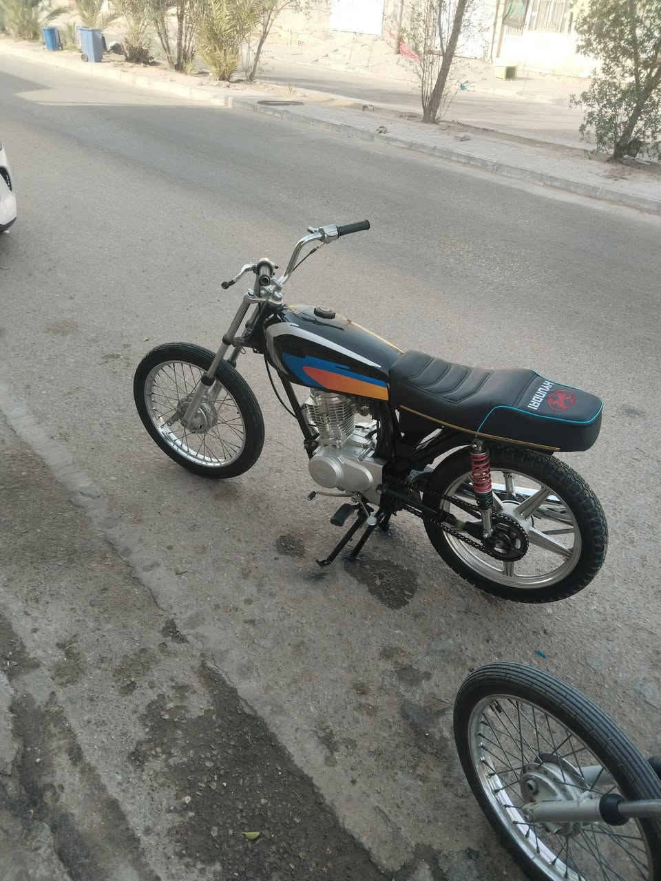 سلام عليكم دراجه كلك للبيع محرك شلامجه مديل 24 وتعمير كله جديد سعر 375 قفل بدون عمله خاص مفتوح ***********
