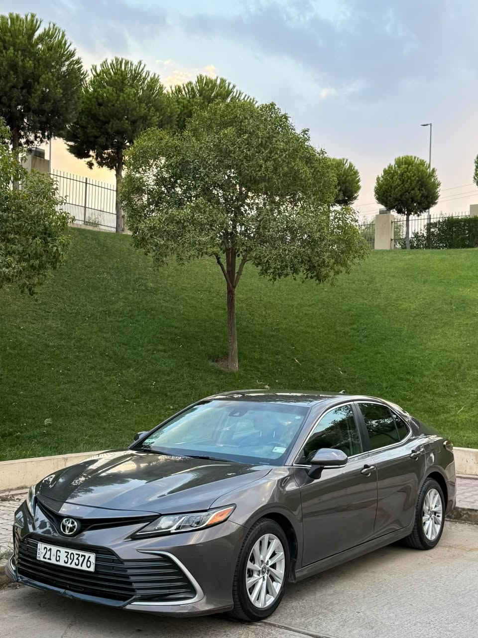 السلام عليكم ورحمة الله وبركاته
‏‎       ——— لـلـبـيع  ———

تويوتا كامري.        — Toyota Camry 

‏‎وراد أمريكي.          — ايرباك الستيرن

‏‎الموديل                —  2021  

فئة                       —   AWD )LE )

حجم المكينه         —  V4/2500 

‏‎اللون                     —  نفطي   

المسافه المقطوعه —  63.000mi  

حالة السياره.    — صبغ البنيد فقط - جاملغ تعديل بارد ( صور الحادث مرفق مع المنشور )   

‏‎المواصفات 
-كشنات اماميه تدفئه
-ستيرن تدفئه 
‏‎- شاشه كبيره تدعم نظام الأبل كار باي ونظام الاندرويد 
‏‎- كرسي السايق  بحركه كهربائيه 
‏‎-تبريد منفصل 
‏‎-تحكم ستيرن جهتين 
‏‎-تحديد سرعه 
‏‎-مانع انزلاق 
-رادار امامي 
‏‎-تحديد مسار 
- تنبيه ما قبل الاصطدام
‏‎-كامره خلفيه
‏‎باقي المواصفات المعروفه 

‏‎السعر            — 164$

رقم السياره    — السليمانيه  

‏‎موقع  السياره — السليمانية 

‏‎للأستفسار.     — ***********—***********

