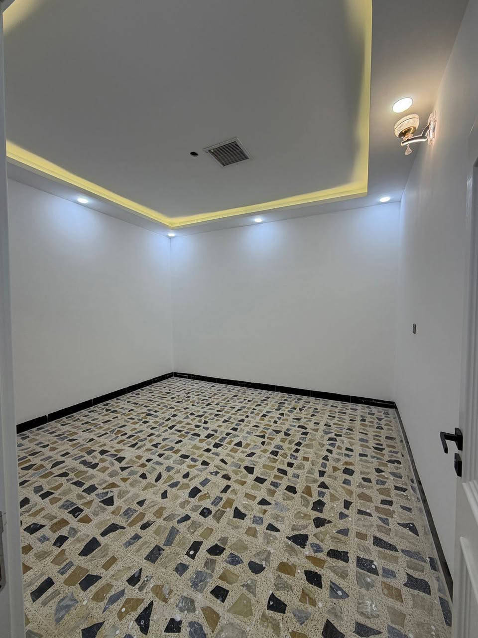🏡 للبيع | دار سكنية في الديوم – حي التوحيد
📍 الموقع: الديوم – حي التوحيد
📐 المساحة: 200م²
📏 الأبعاد: 10 × 20م
🛣️ الشارع: 15م
🏠 الطابق: طابق واحد
💰 السعر: 138 مليون
💬 قابل للتفاوض
📞 للاستفسار والتفاصيل: مكتب محمد الغبينة للعقار
📍 تكريت – شارع الأربعين
مقابل متنزه الياسمين، قرب التجنيد القديم
☎️ ***********
☎️ ***********
