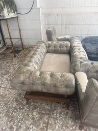 كنبة • مستعمل • موضح بالصور