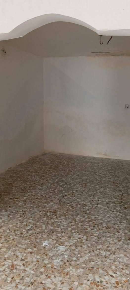 السلام عليكم 

بيت للايجار مساحه 110 متر
 طابق واحد يتكون

من كراج وصاله وغرفه  ومطبخ وصحيات 

ودرج على السطح 

المكان المنتزه قبل البانزين خانه بالخدمي مالته كبالك يكون تشجير

البيت طابو ليس زراعي 

السعر 400 الف قفل قفل

للاستفسار متواجد واتساب او الاتصال على 

***********
