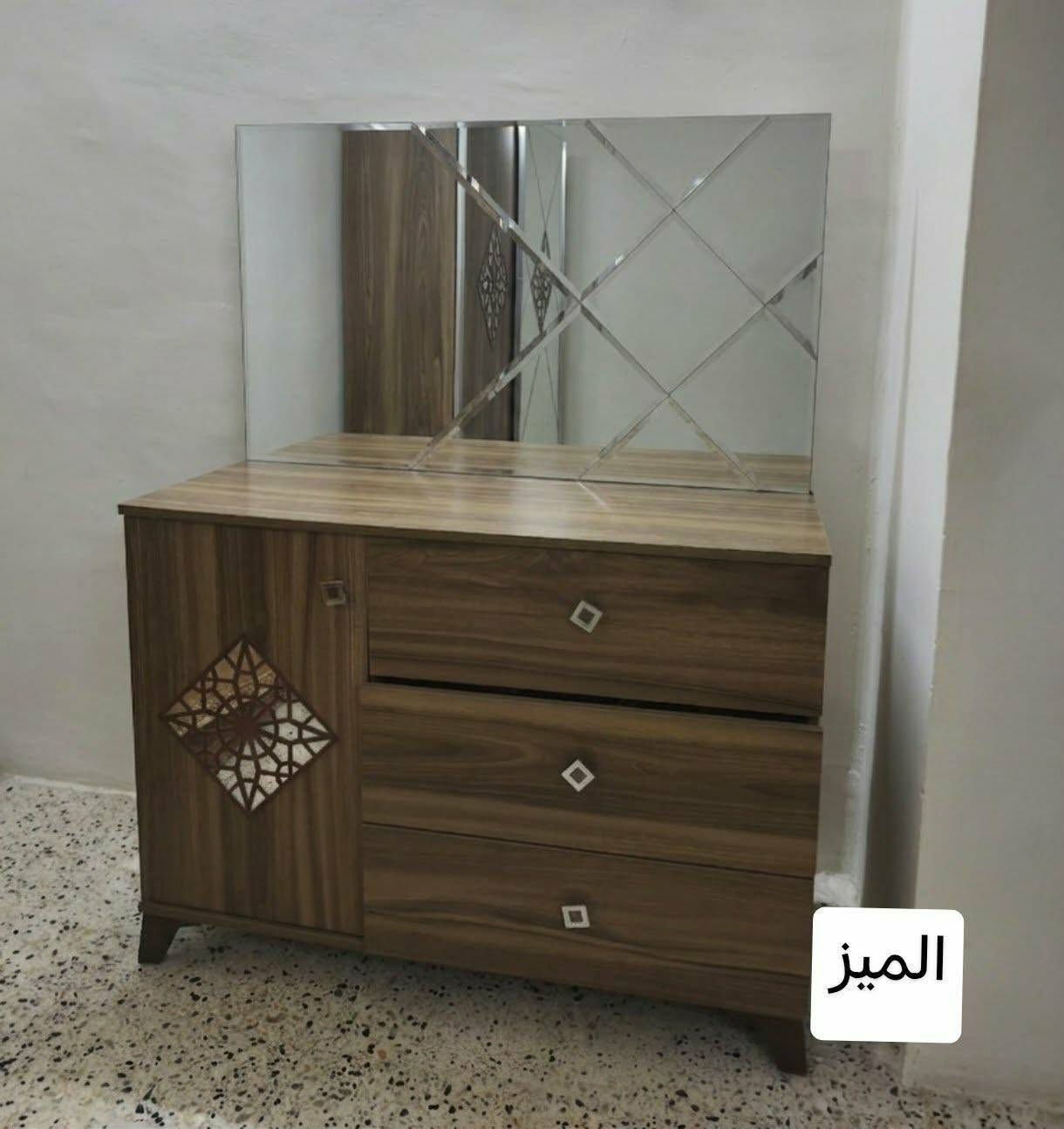 غرفة نوم تركية مستخدمة للبيع 🇹🇷
5 قطع - - - - - - > مكاني الموصل 📍
 ( كنتور طول 240 + تخت + ميز تواليت + جكمجتين تخت)

مطلوب 300 الف و بيها مجال // ادفع سعر اليعجبك بما يرضى الله

***********
