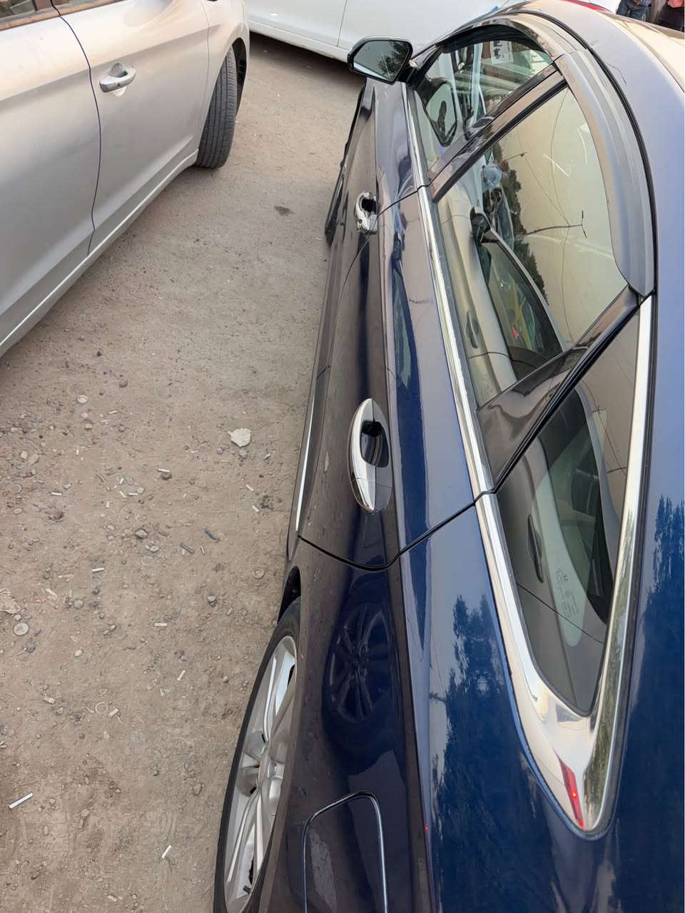 سوناتا ٢٠١٨ سبورت فول مواصفات 
لون نيلي 
حادثة مثل ما موضح بالصورة 
السيارة بدون ايرباكات 
فقط قطع الحادث مصبوغات غيرها قطرة بارد مابيها 
بجم كبس 
السعر : ١٢٠ وبيها مجال بسيط 
*********** بغداد, العراق

نص مكتوب في الصور:
- ZA IS No 1149 200