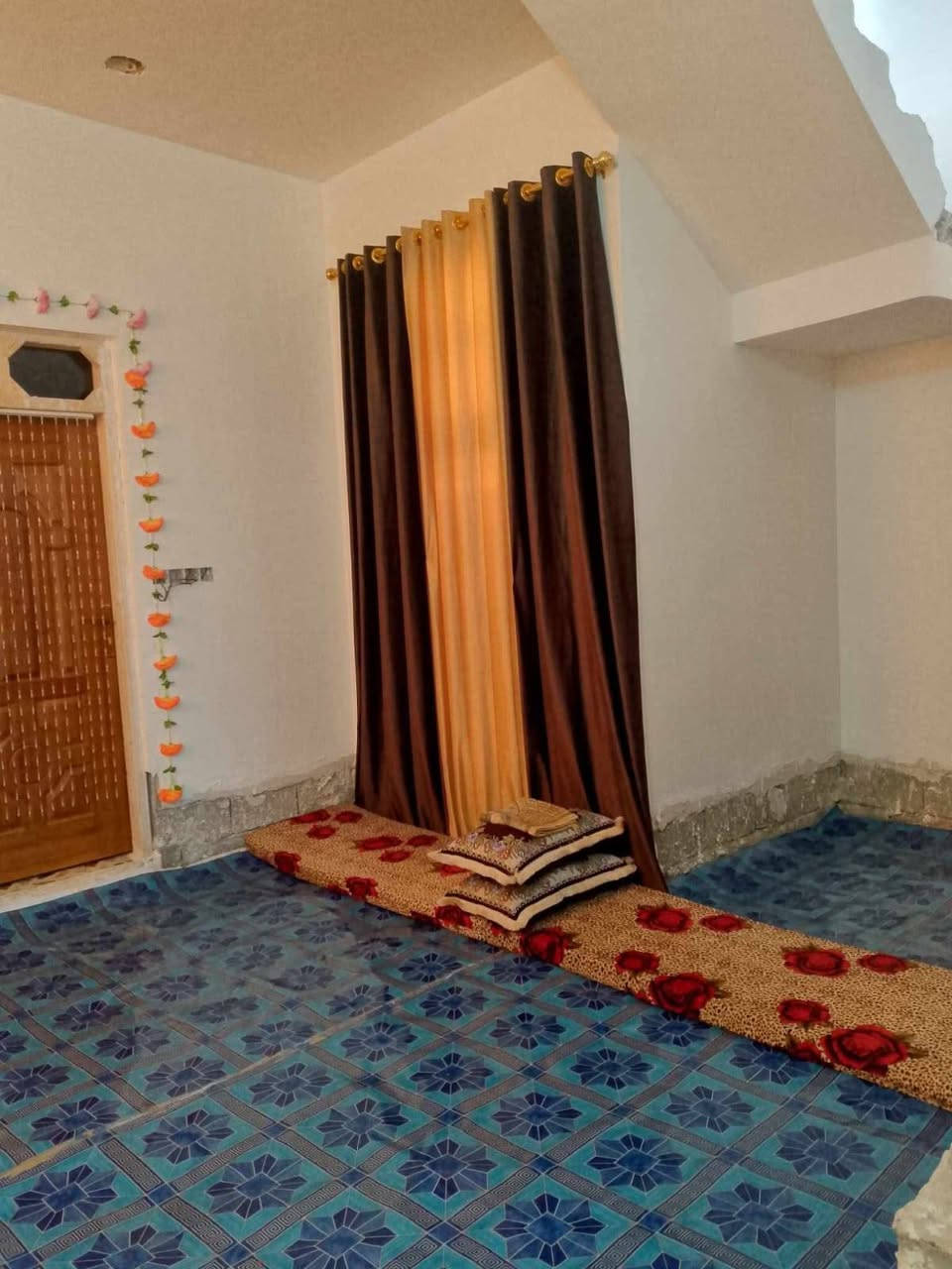 يالله 
دار للبيع في الأنبار فلوجة حي المختار مقابل جامع الخناجرة
المساحة 200م
وجه 8 والنزال 26
صنف العقار عقد زراعي  ارض بجر
سكن وخدمات كاملة ماء كهرباء 🔋 أسواق صيدلية ومسجد 
شارع 10م نافذ علا الشارع الرئيسي
بيت كامل نقص فقط أرضية سراميك 
بناء البيت بلوك اساس وسكف درجة أولئ 

السعر 36 مليون وقابل للتفاوض بشكل بسيط 

***********
***********
