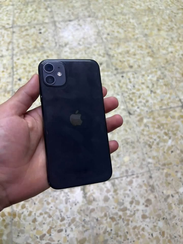للبيع iPhone 11 أسود بحالة نظيفة جداً، مساحة ١٢٨، بطارية ٨٥٪؜، الشاشة مبدلة، الجهاز سريع ونظيف، سعر معقول قابل سعر200🔐￼ 
***********
