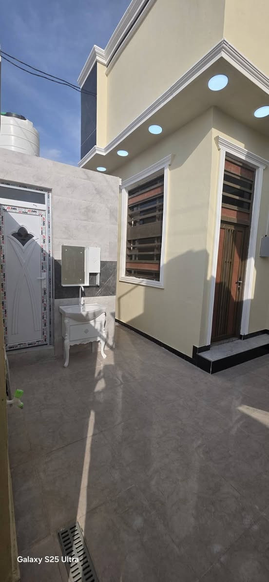 ✅️ يتوفر 3 دور سكن للبيع
شغل حلو و موقع بعد احلا 
#مساحة 175 متر 
#نوع العقار طابو صرف زراعي باسم عراقي 
وكاله ومكاتبه ونسخه من الطابو
 ✅️ بناء جديد وحديث 2026
#موقع البصرة حي الياسمين مقابل حي بغداد مجلس محافضة البصرة 
  #يتكون البيت من غرف نوم 2 و صالة و منور شلال  و مطبخ و ديوان و صحيات خارجية و داخلية و كراج 
#شارع 10متر تبليط
 ✅️  (95) و قابل للتفاوض للستفسار  
***********
 مراسلة الصفحة 
-جميع-العروض-في-البصره البصرة, العراق

