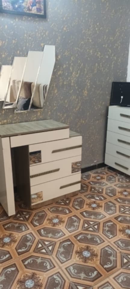 غرفه تركي 6 قطع نضيفه بدون ضرر تكمه داخلها نضيف 
300 وبيها مجال
بغداد الخطيب الزارعي