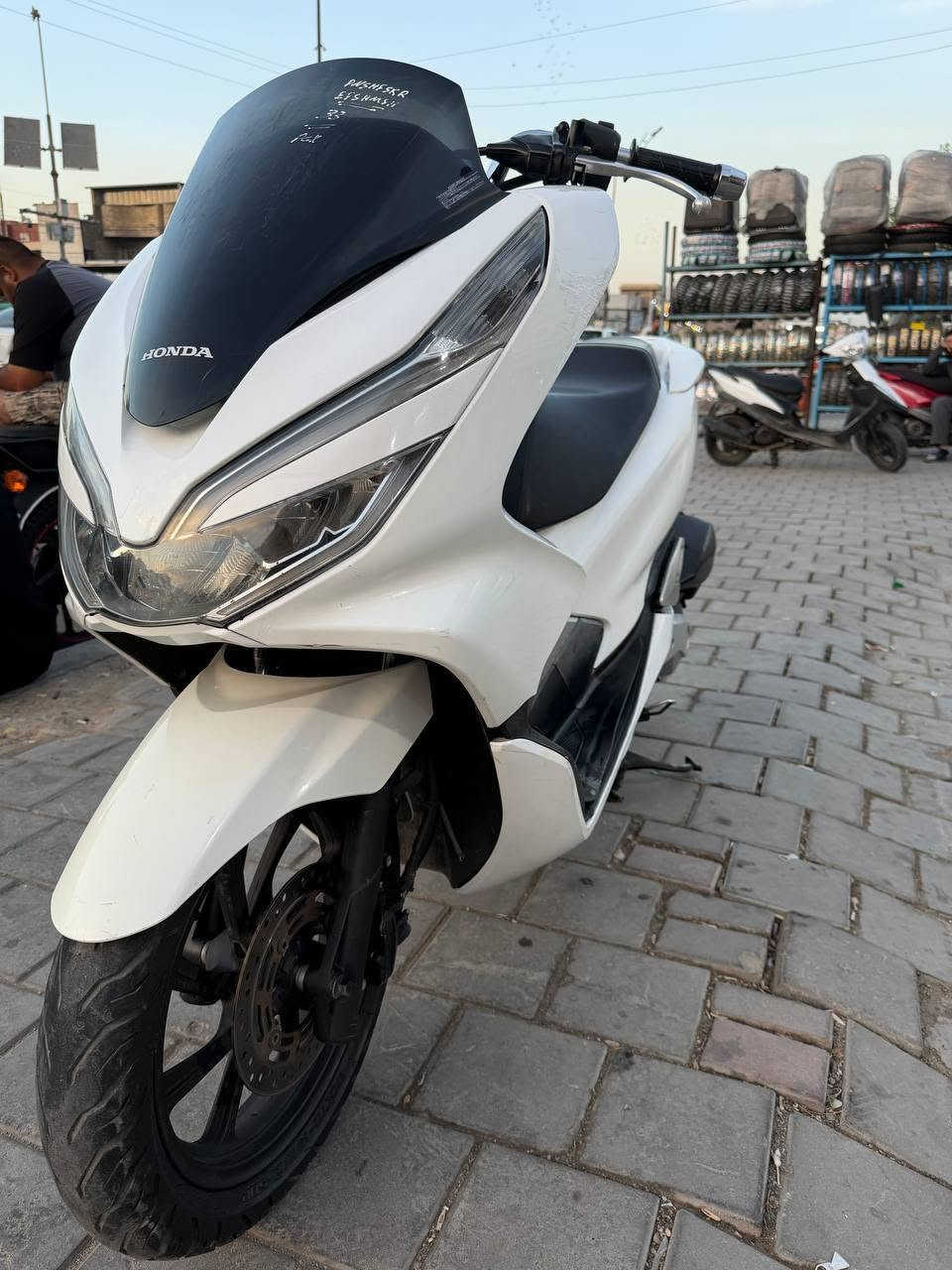 ‏سلام عليكم
‏جيل ثالث كوري PCX
‏مكينه 125 
‏ماشيه 27 الف
‏مكفوله كفر ومكينه 
‏دراجه جديده مابيها نقص 
‏السعر 13 ونص ورقه 
‏العنوان بغداد حي البتول قرب فلكه حي النصر
‏واتساب اتصال *********** 📱
‏
