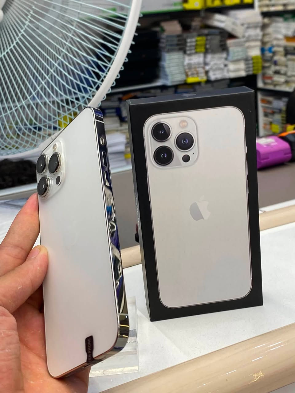 ايفون 13 برو ماكس🔥ذاكرة 256والبطاريةً91🔋
الجهاز 💯ولا غلطة ب سعر 650 الف 🔥
الجهاز مستبدل. قطعةًاصلية من ابل ✅تقرا بل اعدادات قطعة اصلية +وصل ضمانً من المركز 5 ايام وكامل ملحقات 
وشرط تفحص الجهاز وين ميعجبك في. حال وجود اي خلل استبدل فورا 🛑
📍بغداد البياع شارع 20 اسم المحل سنتر البياع للموبايل 
***********📞
