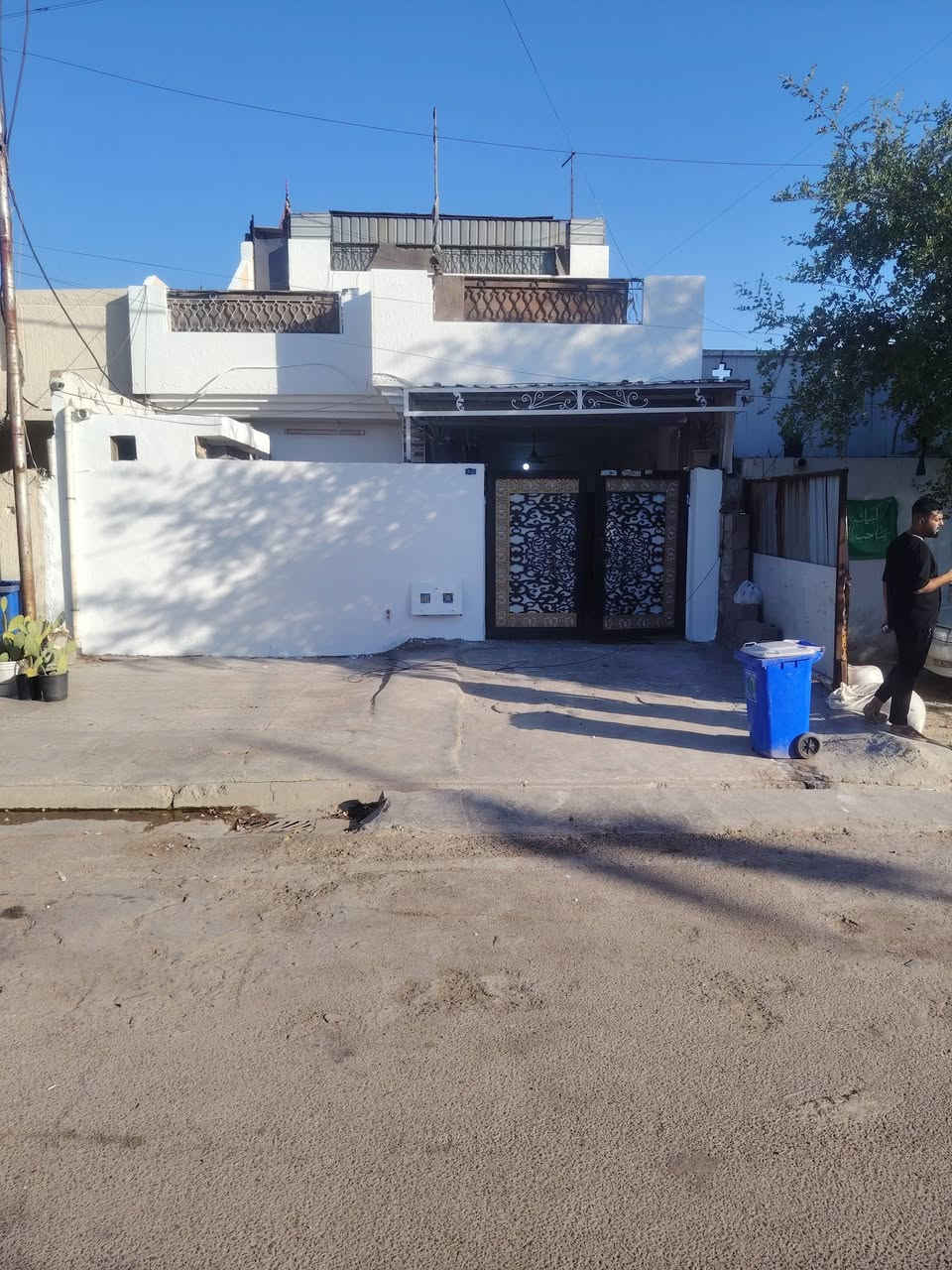 دار للبيع مساحه 160 متر يحتوى على
4 غرف نوم

3 صحيات

كراج كبير

مطبخ كبير

منور

استقبال كبيره

صاله كبيره

الشعله قطاع الاول على الغربي ثالث بيت عن الركن مقابيل حديقه ***********
