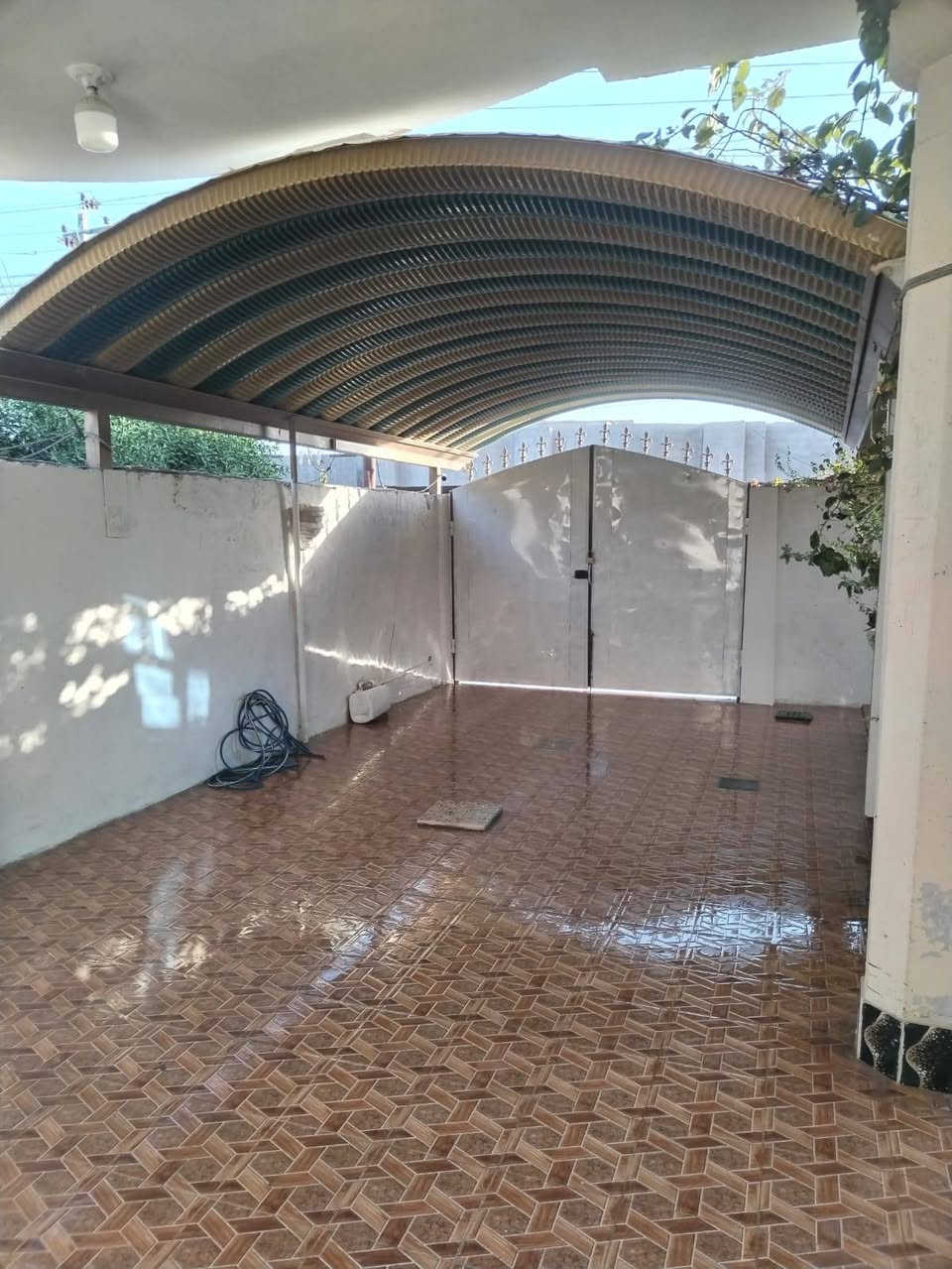 دار للبيع – موقع مميز جدًا في الرمادي 🏡
📍 الموقع: الرمادي – منطقة خمسة كيلو / دور الضباط
📌 قرب مجموعة مدارس هبة الرحمن
✨ المواصفات: 🔹 طابو صرف
🔹 المساحة 333 م²
🔹 دار ركن على شارعين
🔹 كراج سيارة
🔹 حديقة واسعة 🌿
🔹 مطبخ
🔹 صالة معيشة
🔹 هول واستقبال
🔹 كلدور
🔹 3 غرف نوم 🛏️
🔹 مجموعة صحيات داخلية وخارجية
🔹 ترك جانبي وخلفي لا يقل عن متر ونصف
⭐ دار مميز بموقع ممتاز ومساحة مناسبة للعائلة، مع واجهتين وارتدادات جانبية وخلفية.
📞 للاستفسار والتواصل مع صاحب العقار:
***********
