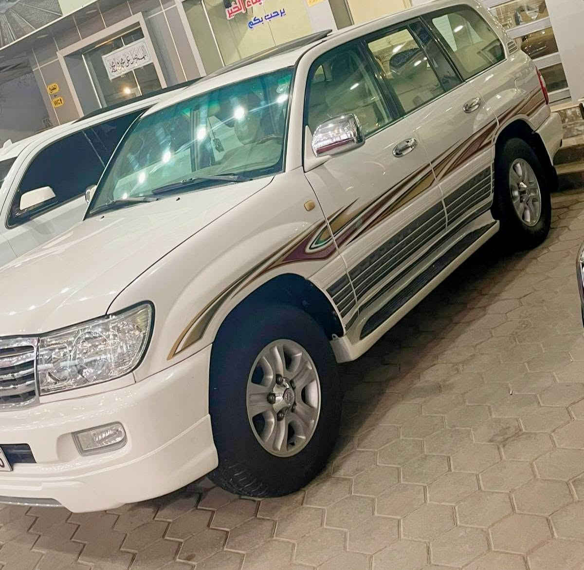 السلام عليكم بيع او مراوس حسب القناعه
موديل 2002 
منظومه غاز 
مكينه 6 V
رقم شمالي ب اسمي 
سنويه جديده 
هزه جديده 
صارها 3 اشهر من سويتهم
سياره ادامه كامله عليها 
لا تنقيص ولا بخار ولا شي 
حاله السياره وضع الشركه لا ضربه ولا بارد ولا صبغ 
#ابيع كلين تايتل. عده كارت بارد وكارت تكحيل
#السعر_المطلوب 155 
***********
مكان بغداد او نجف
