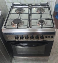 طباخ • ٤ عيون