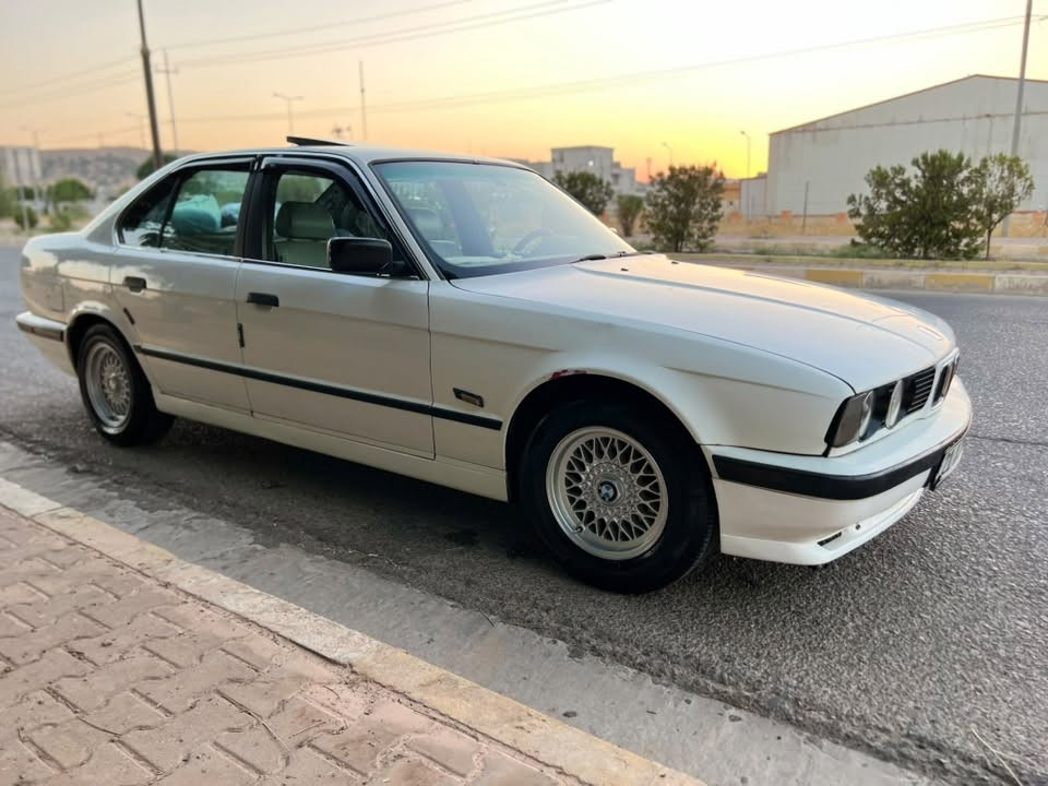 فرۆشتنی خیرا بیەم مۆدیل 91 525 گیڕ عادی مەکینە 528 تی دیجیتاڵ سەیارەکە زۆر پاکەوە پیشو پشتی لۆکە سەنەوی تازەی تا2028 نرخ 44گەڵا ژ***********
