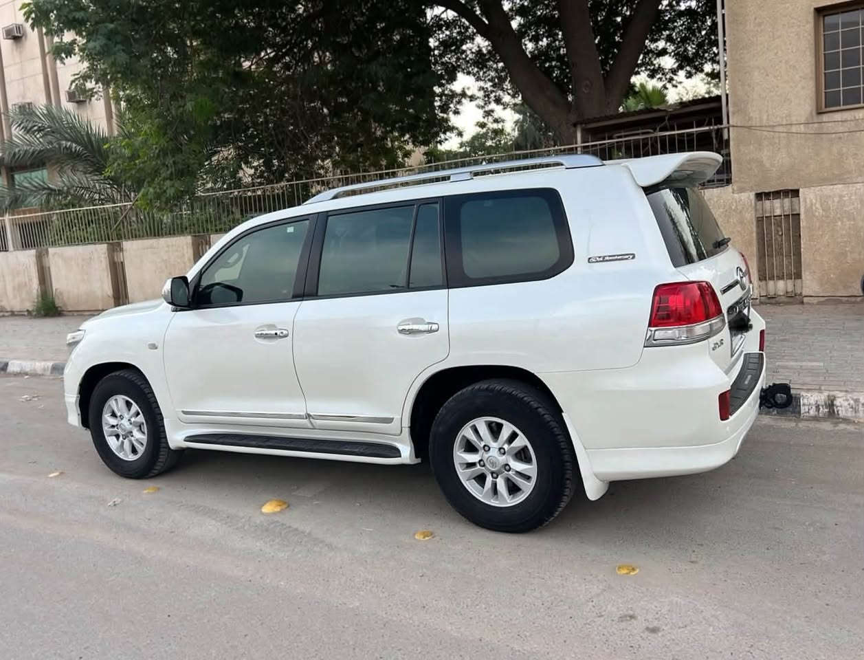 لاندكروز • ٢٠١١ • رقم بغداد