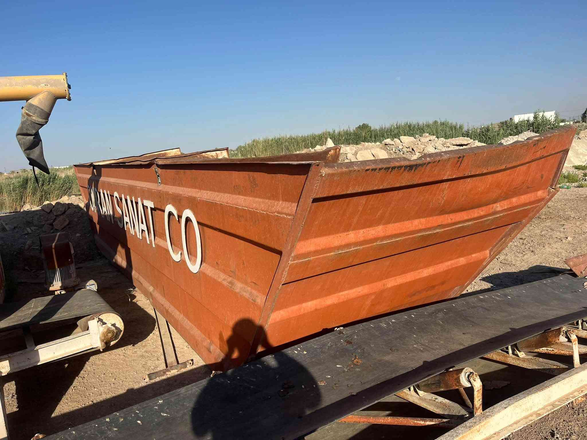 للبيع 120 متر
سايلو عدد 2 سعه 100 طن واحد 
شغال دون نقص 
***********
