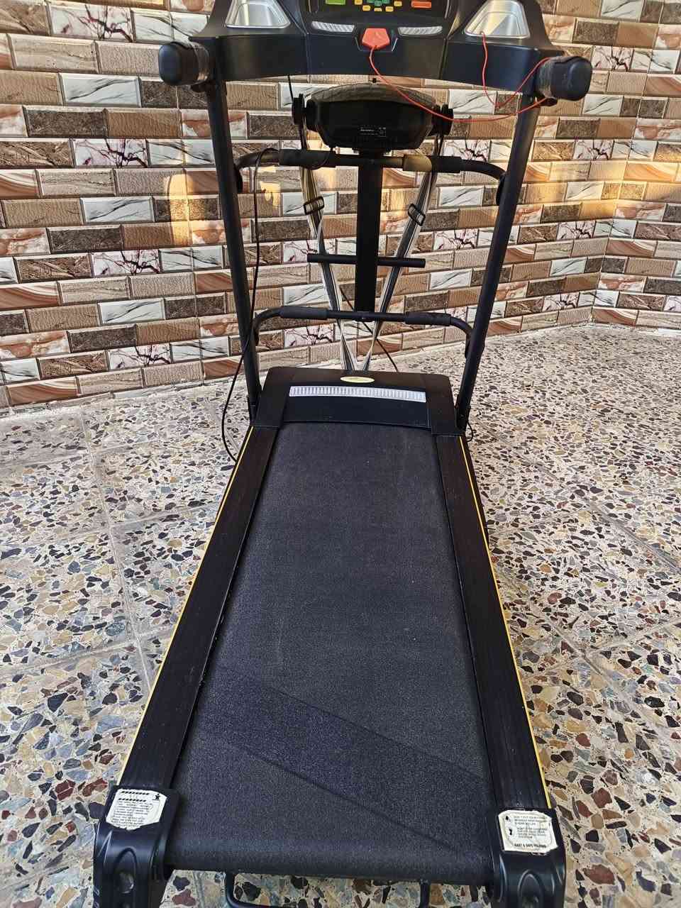 سلام عليكم
جهاز جري للبيع وزن 120kg اعتقد اكثر جهاز قوي واعتمادي
استخدمته قليل تقريبا 10 مرات وتركته بالغرفة بدون استخدام اخذته ب500 الف جديد بالجيس
ابيعه الك 350 وبيه مجال ماتحصل هيج نظافة بهذا السعر 
بيه هواي مواصفات 
استخدام منزلي
مودات مختلفة 
بيه هزاز لتكسير الشحوم 
وتكدر ترفعه وتنزله بالأرجل الخلفية موجودة بالصور 
الازرار كلها شغالة
وقياس نسبة الدهون وبيه هواي مواصفات 
وتجي وياه هدية قرص دوار لتمرين الخواصر

مكاني كربلاء طويريج .رقمي *********** واتساب .
تحياتي للجميع ❤️
