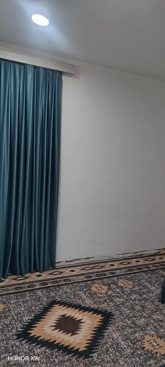 يا الله توكلنا على الله
للبيع بيت طابو اسهم  مساحه 200 متر

طابقين طابق الاول طابوك كونكريت 

طابق ثاني  فرمستون عكاده بنا حديث 

المكان العكر ال عجيل الحسينات  بدايه المنطقه    يبعد عن التبليط 500 متر  المجاري باب البيت

*********** السعر 100 وبي مجال لشراي

نص مكتوب في الصور:
- HONOR X9c