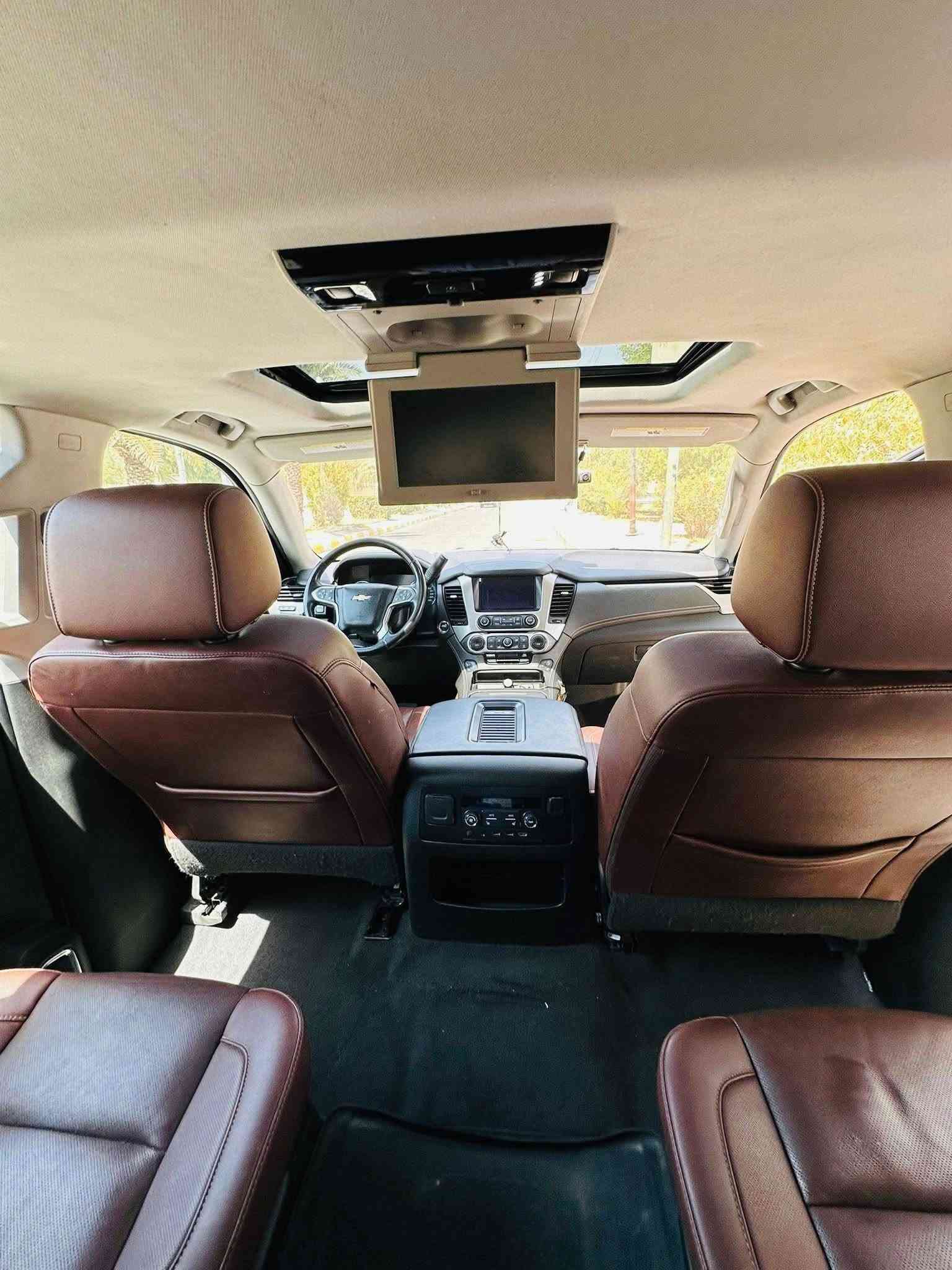 تاهو بريمير‏ CHEVROLET PREMIER 
الموديل: 2020 
المشي: 53 ألف Mile
السيارة وارد امريكي رقم بغداد بأسمي
السيارة فور ويل 4X4 مواصفات كديلاك محرك 6200 وكير 10 سرعات (عادي + اوتو)

* المقاعد قرميدي  Vip مع تدفئة وتبريد مع تحكم كهربائي للجميع وكرسي السائق هزار عند اقتراب السيارة من اي شيء مع مناخ منفصل وتبريد ثلاث قطع

* شاحن لاسلكي + باب الصندوق كهرائي مع استخدام القدم مع رادارات امامية وخلفية وحساسات امامية وخلفية 

* خاصية التوقف الذاتي بالمنحدرات وكذلك البريك التلقاىي المفاجئ
* خاصية الـ Display up لعرض المعلومات على الجامة الامامية مقابل السائق وكامرة خلفية اصلية وخمس بصمات ابواب وتشغيل عن بعد

* ويل حجم 22 كروم مع إطارات برجستون والدبلات الخلفية چوبلس 
* دوسة كهربائية تختفي مع غلق الباب بالاضافة الى مواصفات اخرى كثيرة..

* السعر: 385 (ثلاث شدات و 85 ورقة)

* مكان السيارة: محافظة ميسان- العمارة
(الحادث بسيط فقط الجاملغ الأيمن وبدون أي ضرر للبنيد او مقدمة السيارة) 
للاستفسار التواصل وتساب ***********
