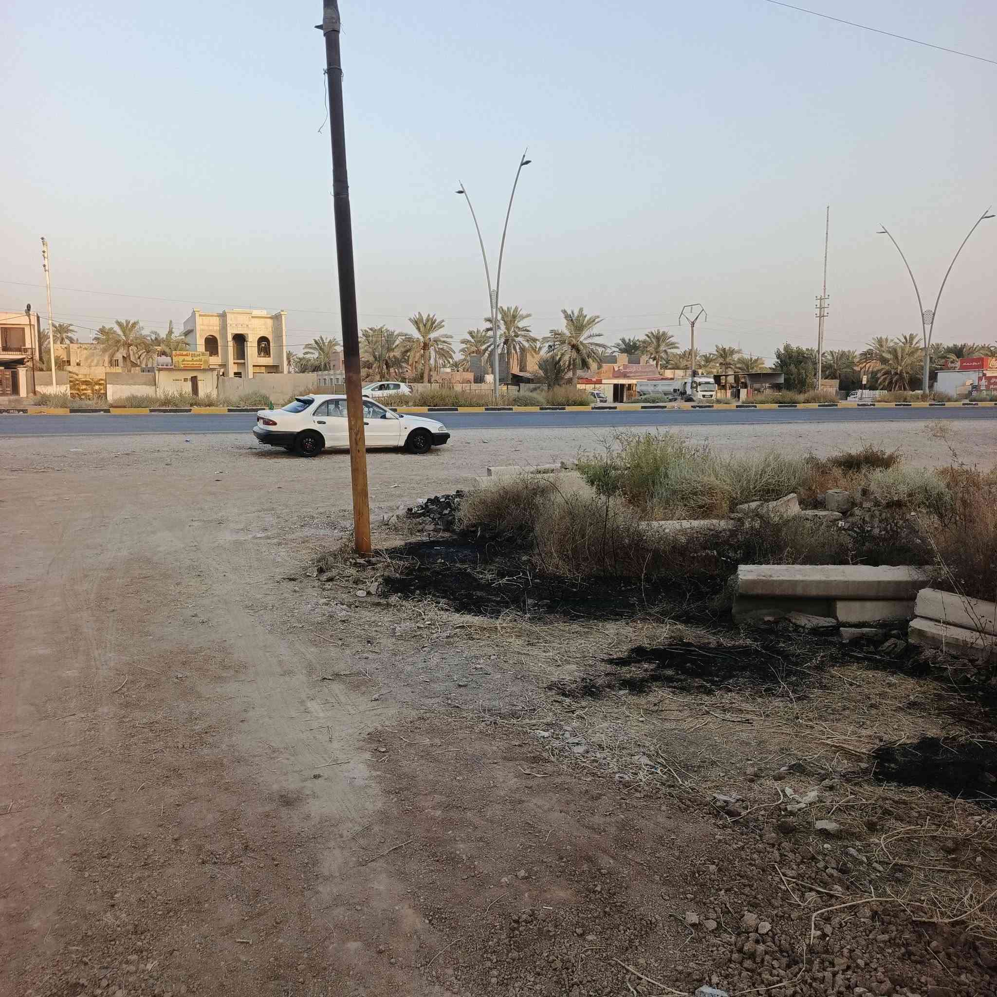 السلام عليكم بيت مساحتها ٤٠٠ صابو صرف بسمي موقع تجاري على الشارع العام بغداد الخالص منطقة الغالبيه واجهة البيت ٢٠ الشراي يتصل ***********  أو ***********
