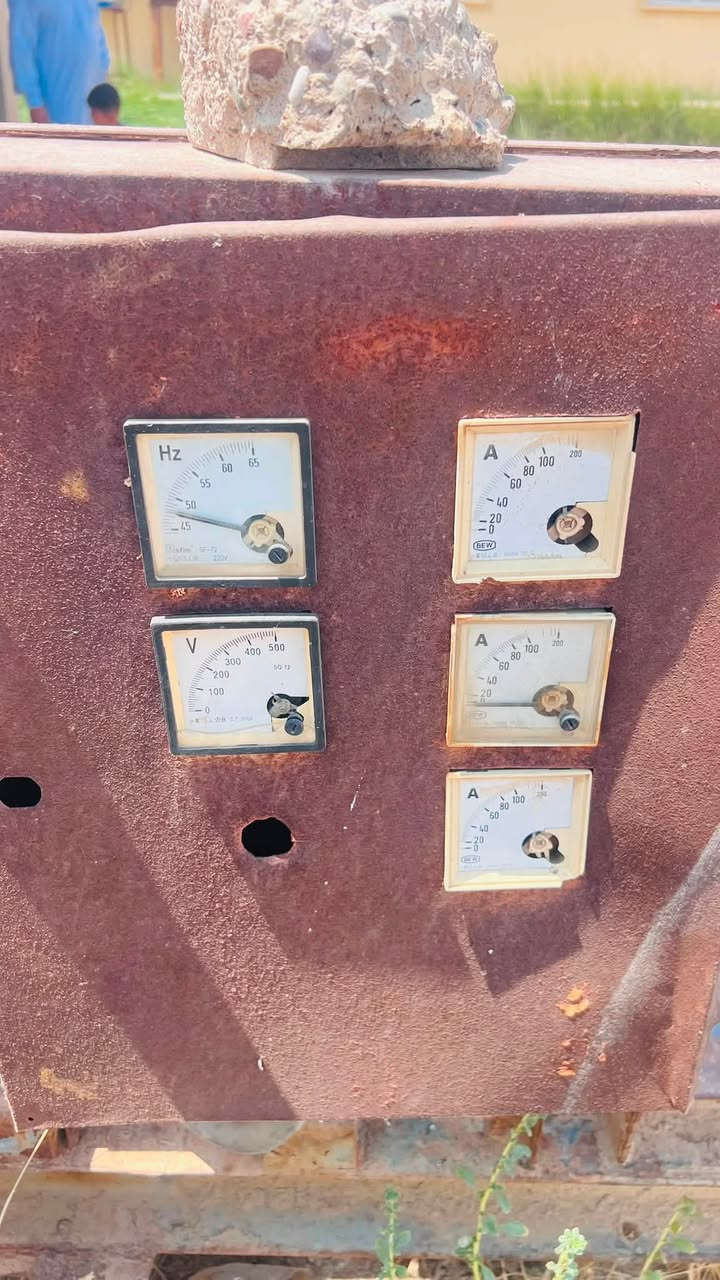 السلام عليكم
للبيع داينمو توليد أمريكي 40KV 
مع الشاصي للاستفسار اكثر
الاتصال ***********
