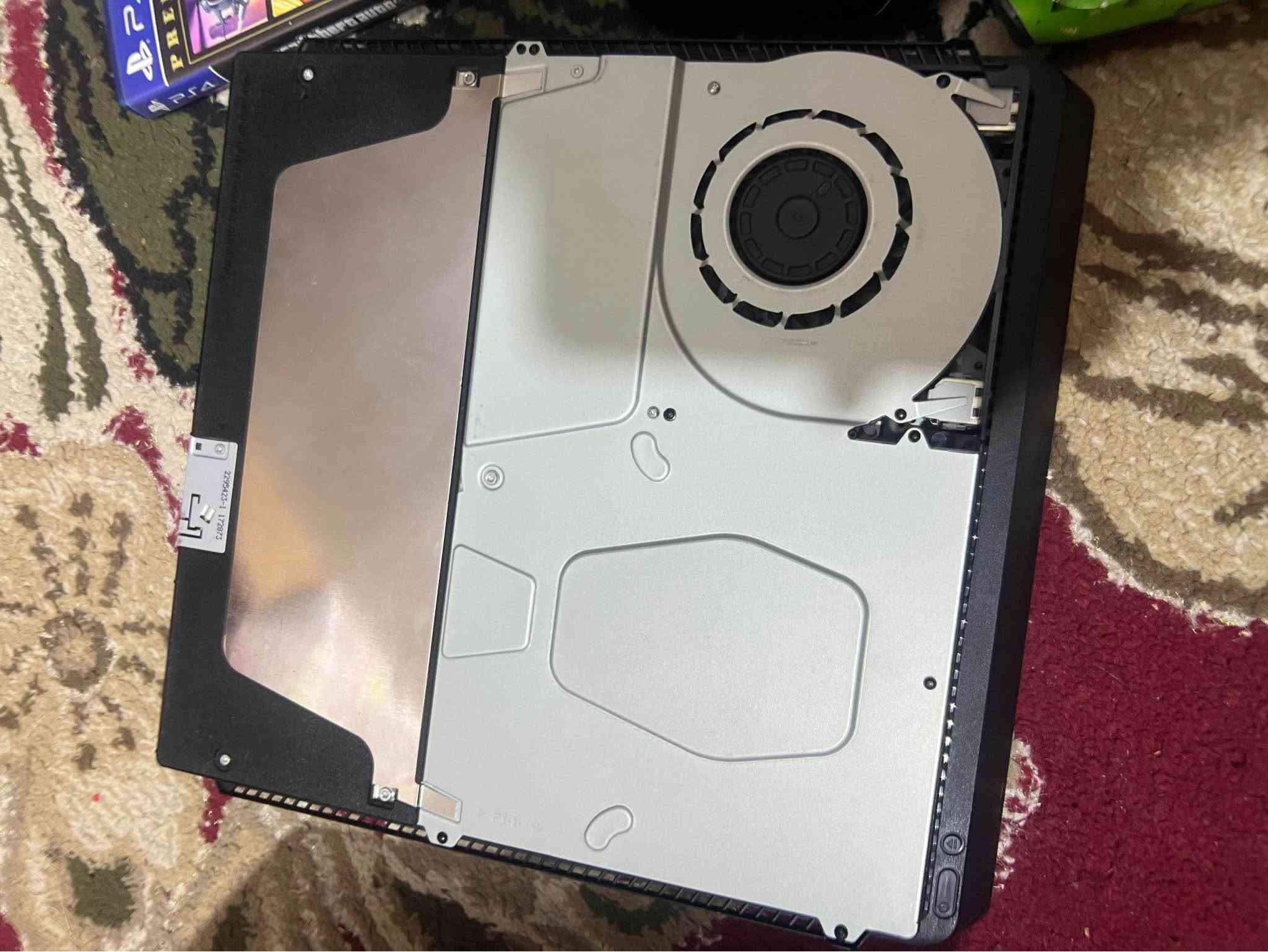 سلام عليكم بليستيشن 4 سلم هارد 500 نضبف لامصلح ولامفتوح وياة قرص gta 
وجوستكات عدد 2 وحدة شغالة والثانية السودة L2 يشكل فقط وواير تشغيل واير الشحن 
مكاني البصرة الجمعيات الاولى
***********
السعر 190 البصرة, العراق
