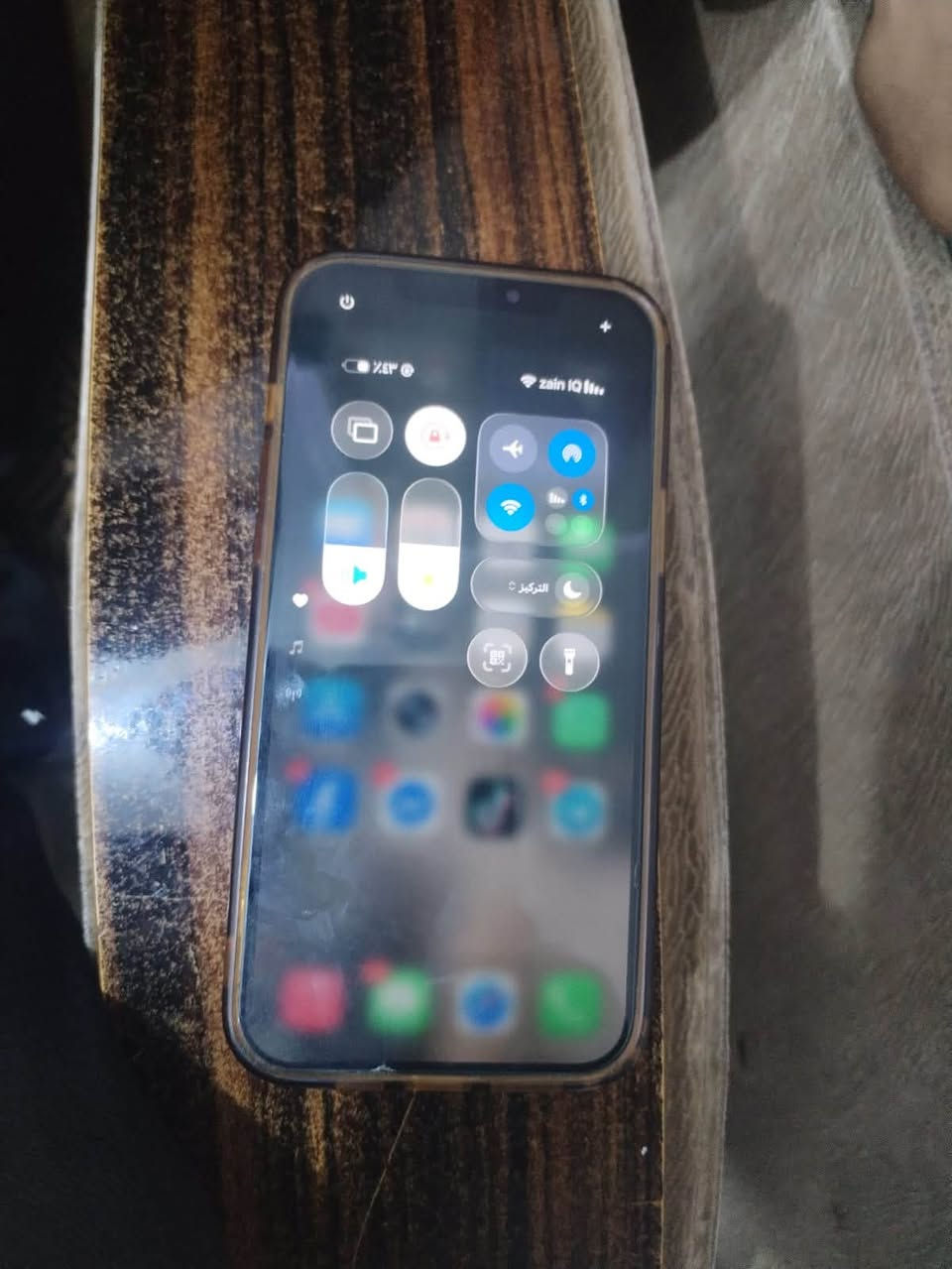 12  برو ماكس شرق اوسط جهاز نضيف وجديد وما مبدل بيه أي شيء كله بلادي فيس أيدي شغال بصمه كرتونه وياه سعر ٥٥٠ وبيه مجال مكان الكوت ***********
