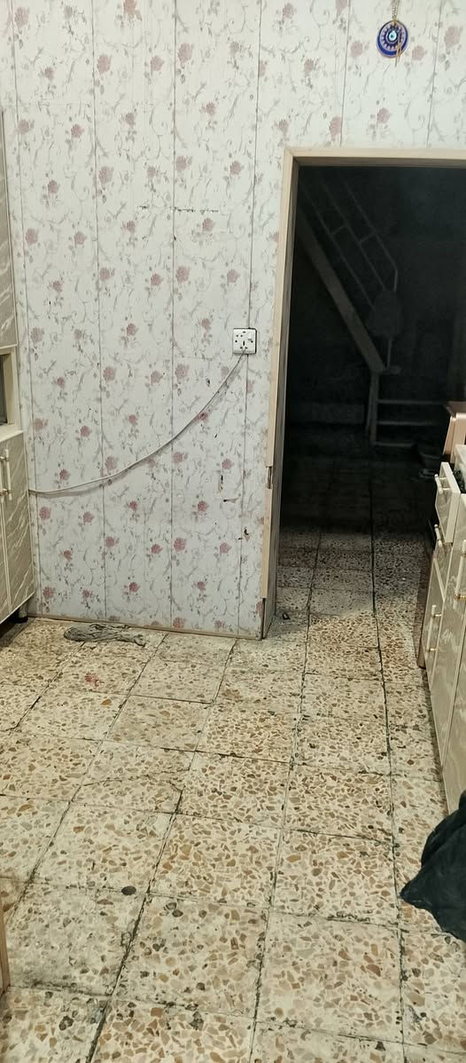 السلام عليكم مشتمل للايجار في منطقة الكسره بشارع كص السيد يحتوي على غرفه وصاله ومطبخ وخدمات وسطح للاستفسار 
***********
