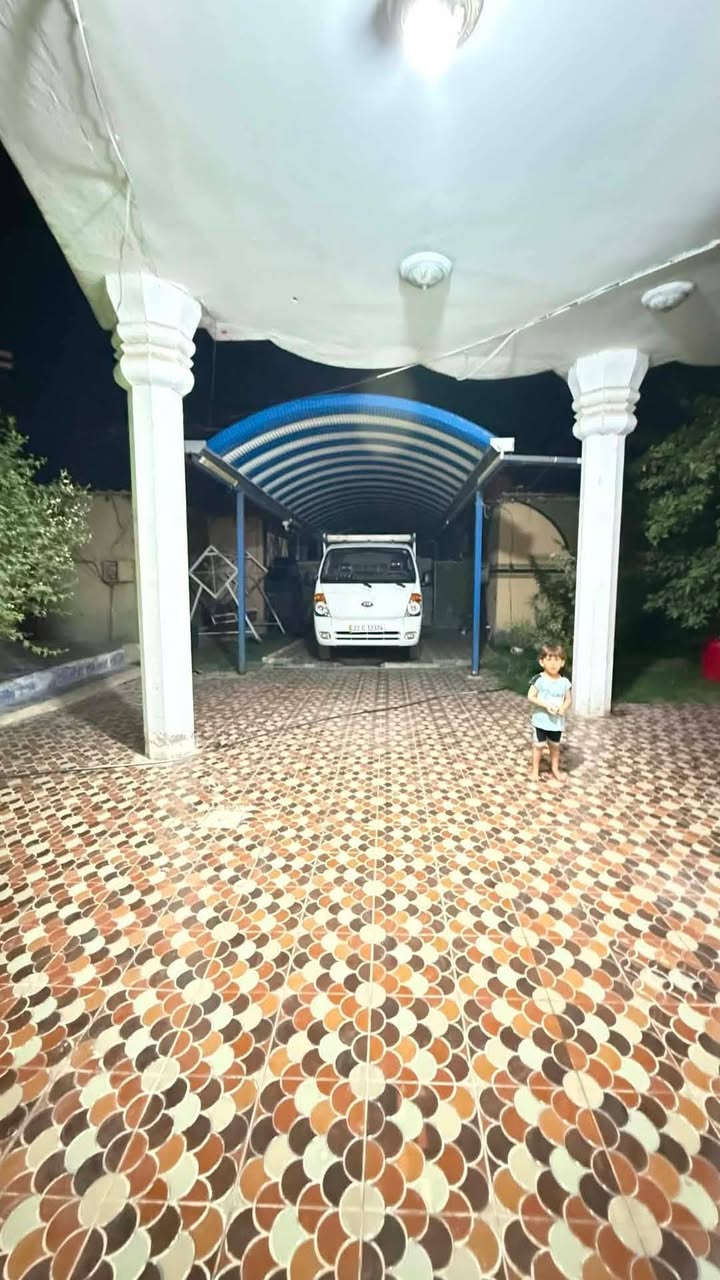 🏡 دار للبيع – مساحة 500 متر

📍 على شارع مستشفى الإمام علي (ع)
📍 قريب من المول

✅ غرفتان
✅ استقبال بطول 9 أمتار
✅ صالة كبيرة بطول 7 أمتار
✅ مطبخ داخلي
✅ مطبخ خارجي
✅ صحيات داخلية
✅ صحيات خارجية
✅ حديقة أمامية
✅ حديقة جانبية
✅ واجهة 15 متر ومرتفعة عن مستوى الشارع
✅ 4 محلات تجارية على الواجهة

📄 نوع السند: طابو زراعي 25

💰 السعر: 160 مليون دينار بي مجال 

فرصة مميزة للسكن أو الاستثمار، موقع حيوي ومساحة واسعة مع أربعة محلات تجارية على الواجهة.
***********
الاستفسار ع الرقم
