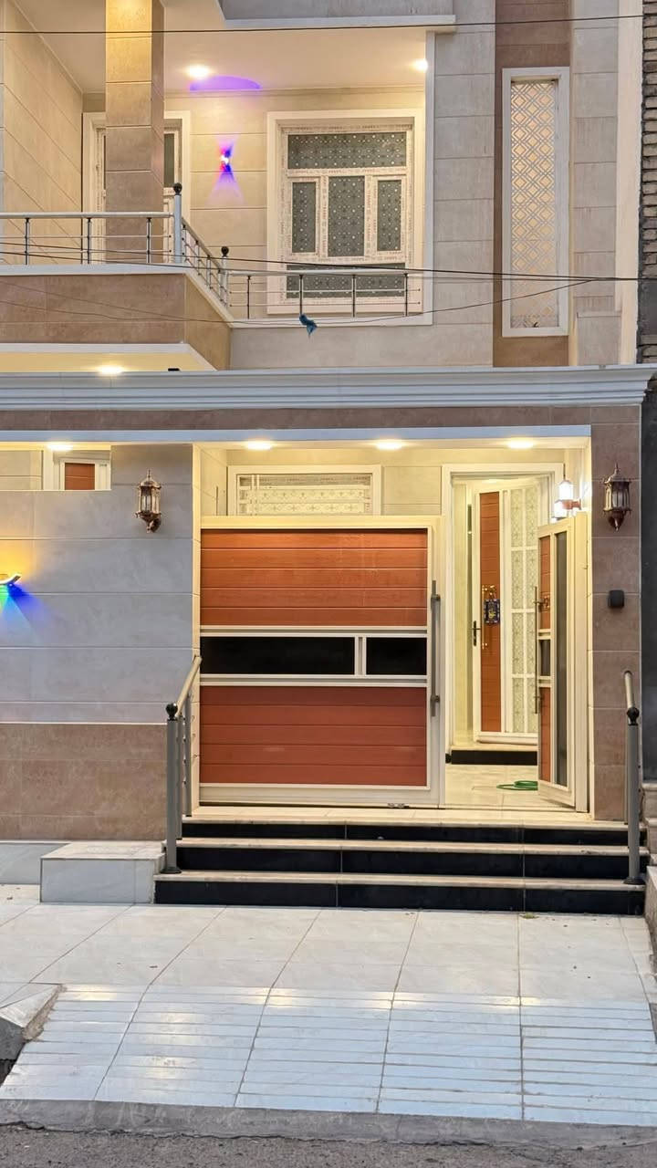 يالله دار للبيع بحي اور ثانيه قرب مكتبه شاطر مساحته 200 طابقين بناء حديث صب كونكريت مامسكون على 15 متر يتكون من 6غرف نوم وصالتين واستقبال ومطبخ ومجموعة صحيات بناء حديث درجه اولى لاستفسار واتساب ***********
