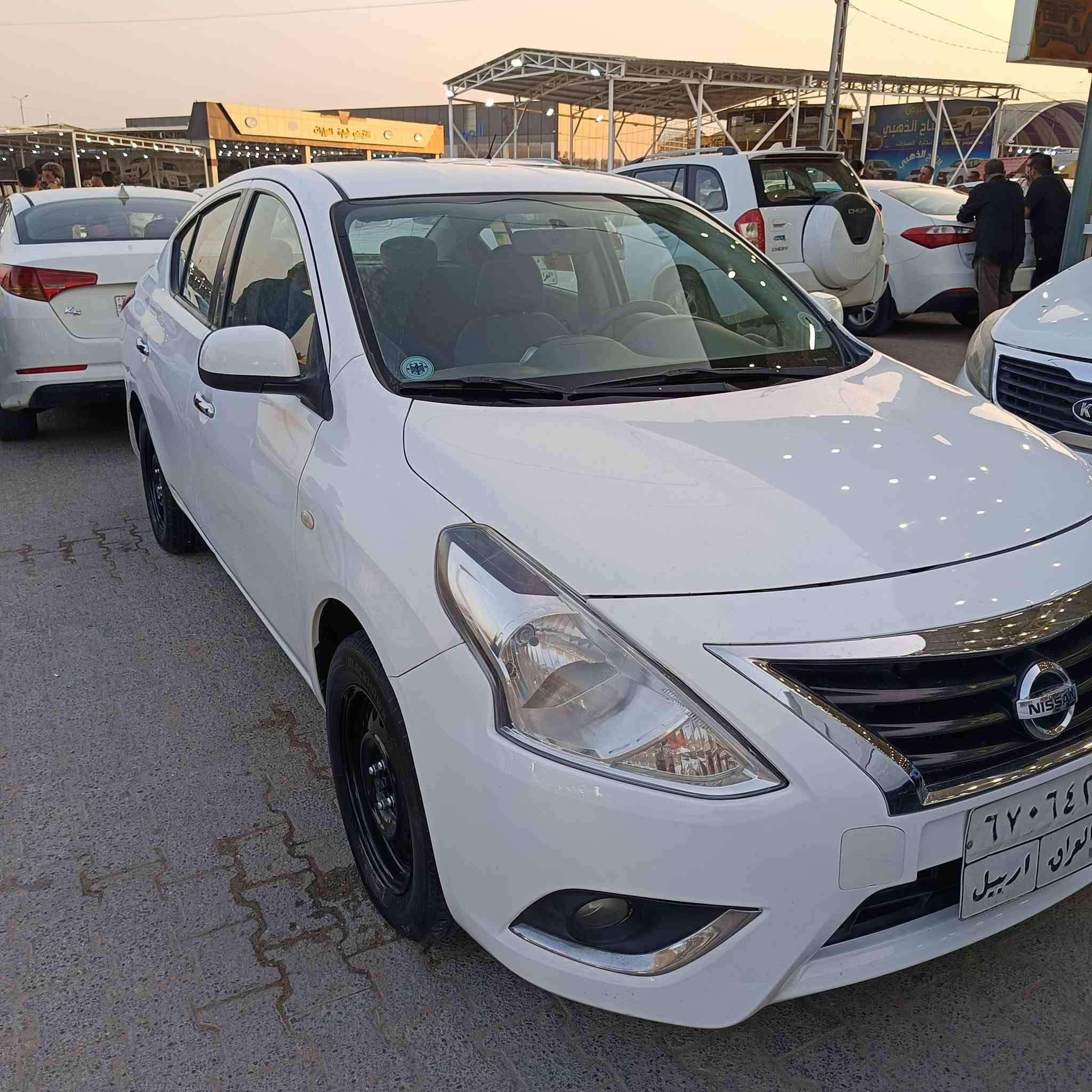 السلام عليكم 
نيسان صني هندي بليته زركه موديل ٢٠٢١ سياره نضيفه ومكفوله عدا بارد بصيط الجاملغ  مكفوله من الصبغ ولتبديل السياره جهاه تبريد وحداديه وكير ومكينه و تخم تايرات جدد  عنواني النجف الاشرف السعر 98 وبيها مجال 
للتواصل : ***********
