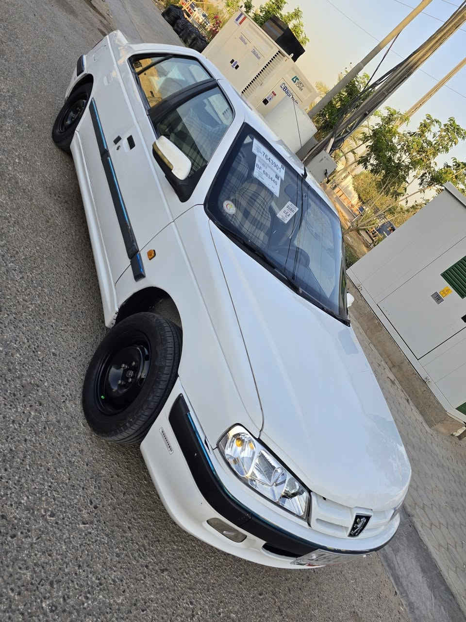 بيجو بارص مديل 2012 . رقم قادسيه انكليزي  ومكان سياره نجف (بيهة نص الجاملغ الامامي صبغ بدون فتح ولا تبديل  ) سنويه ل30 . كير ومحرك جدد لا تنقيص ولا تبخير . تبريد ثلج .تدفئة شغالة 
حداديه كلهة جديده شرط طكه مابيهة. وتخم تاير كله جديد كهربائيات كلهة شغاله. سياره جاهزة وماعايزة شي .مكانهة نجف . السعر 35وبي مجال بسيط رقم لهاتف***********
